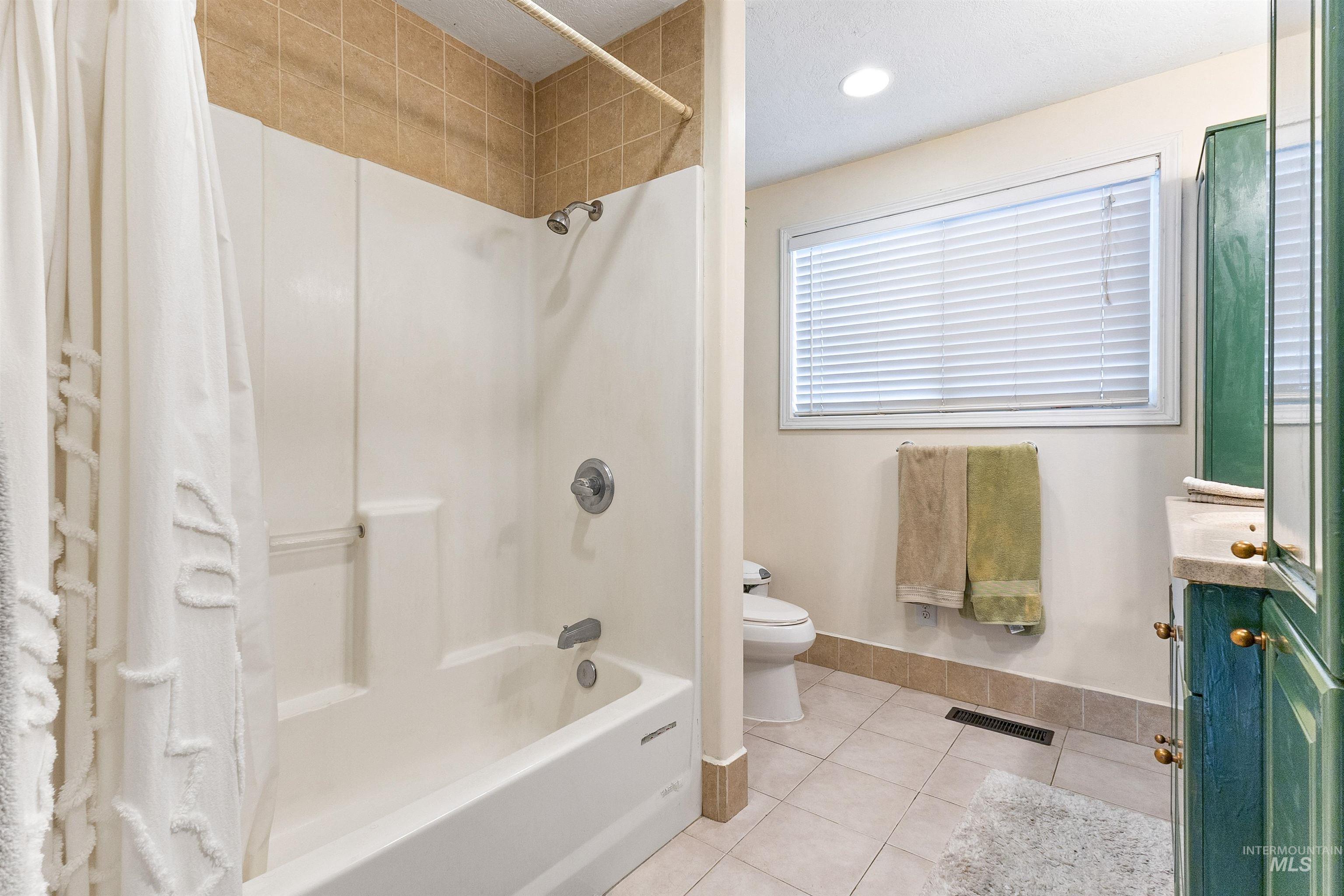 2425 N Redway Road Property Photo 33