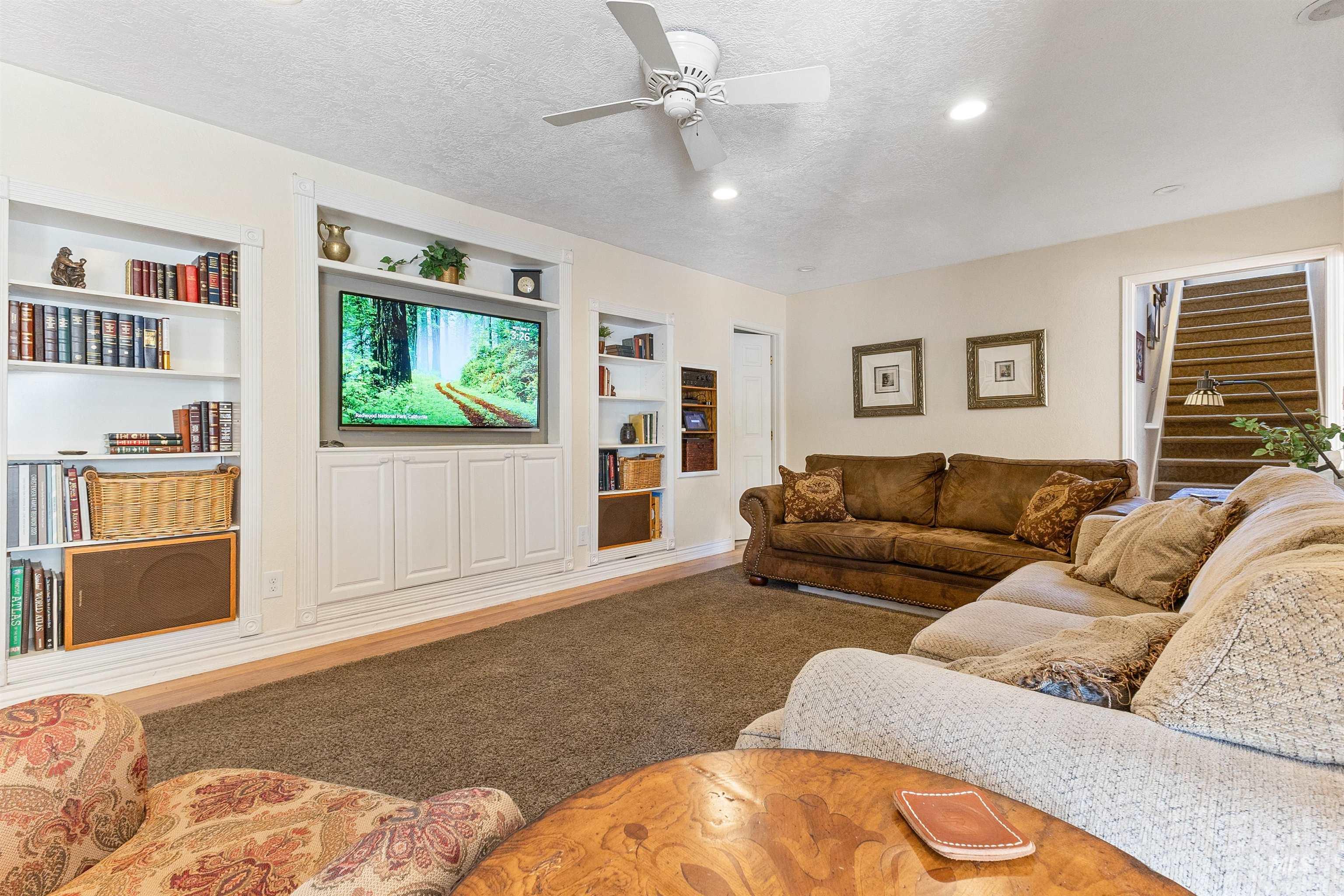 2425 N Redway Road Property Photo 34