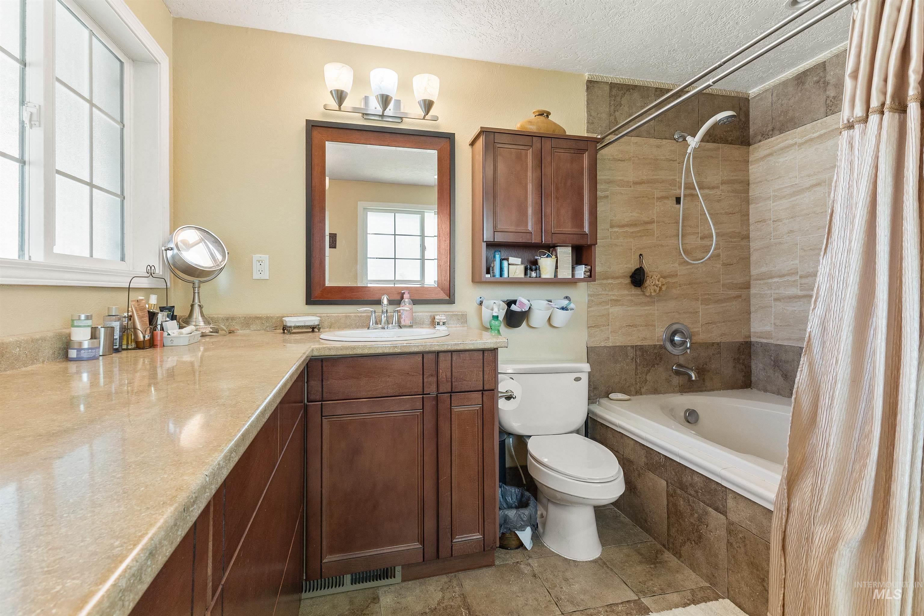 2425 N Redway Road Property Photo 41