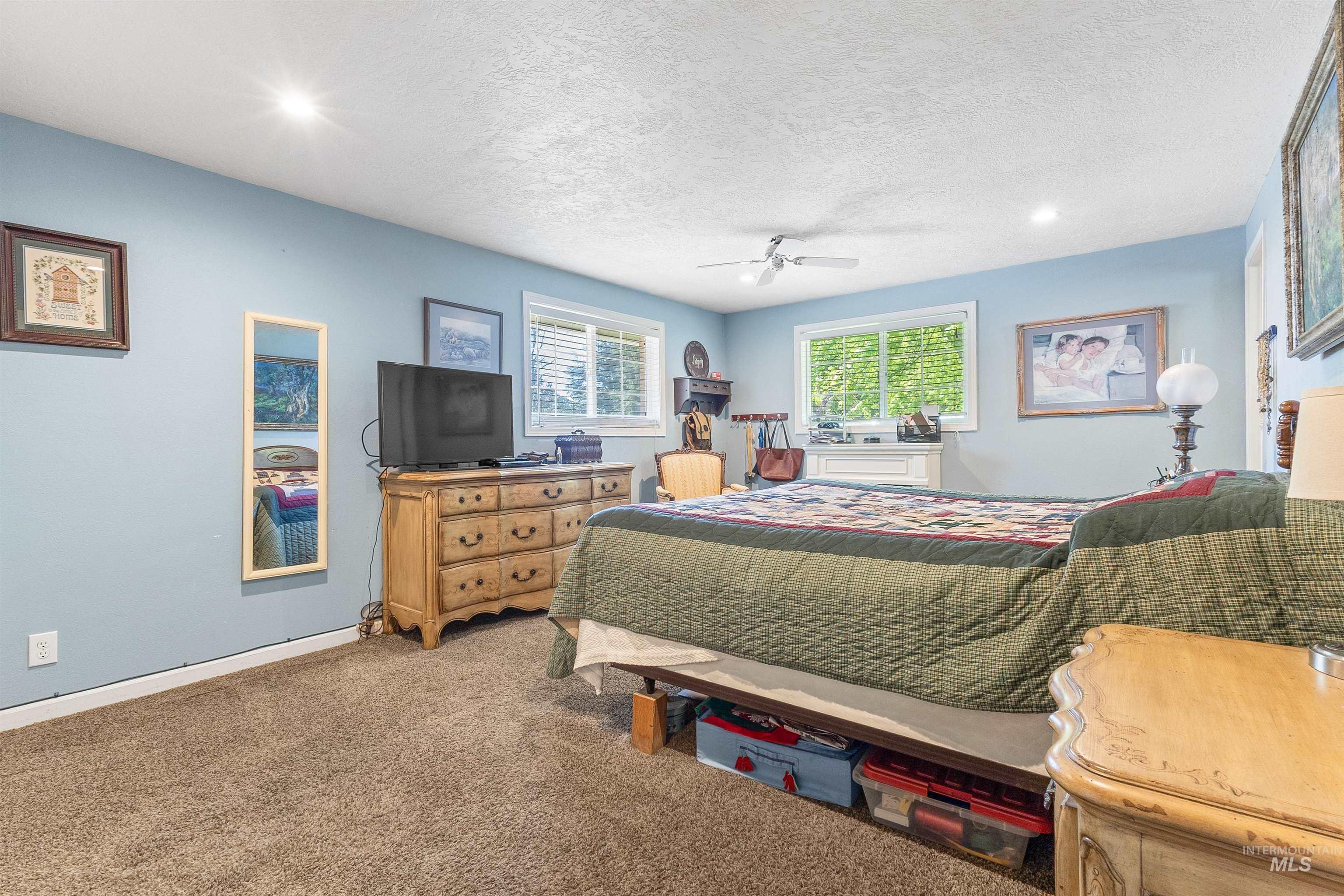 2425 N Redway Road Property Photo 46