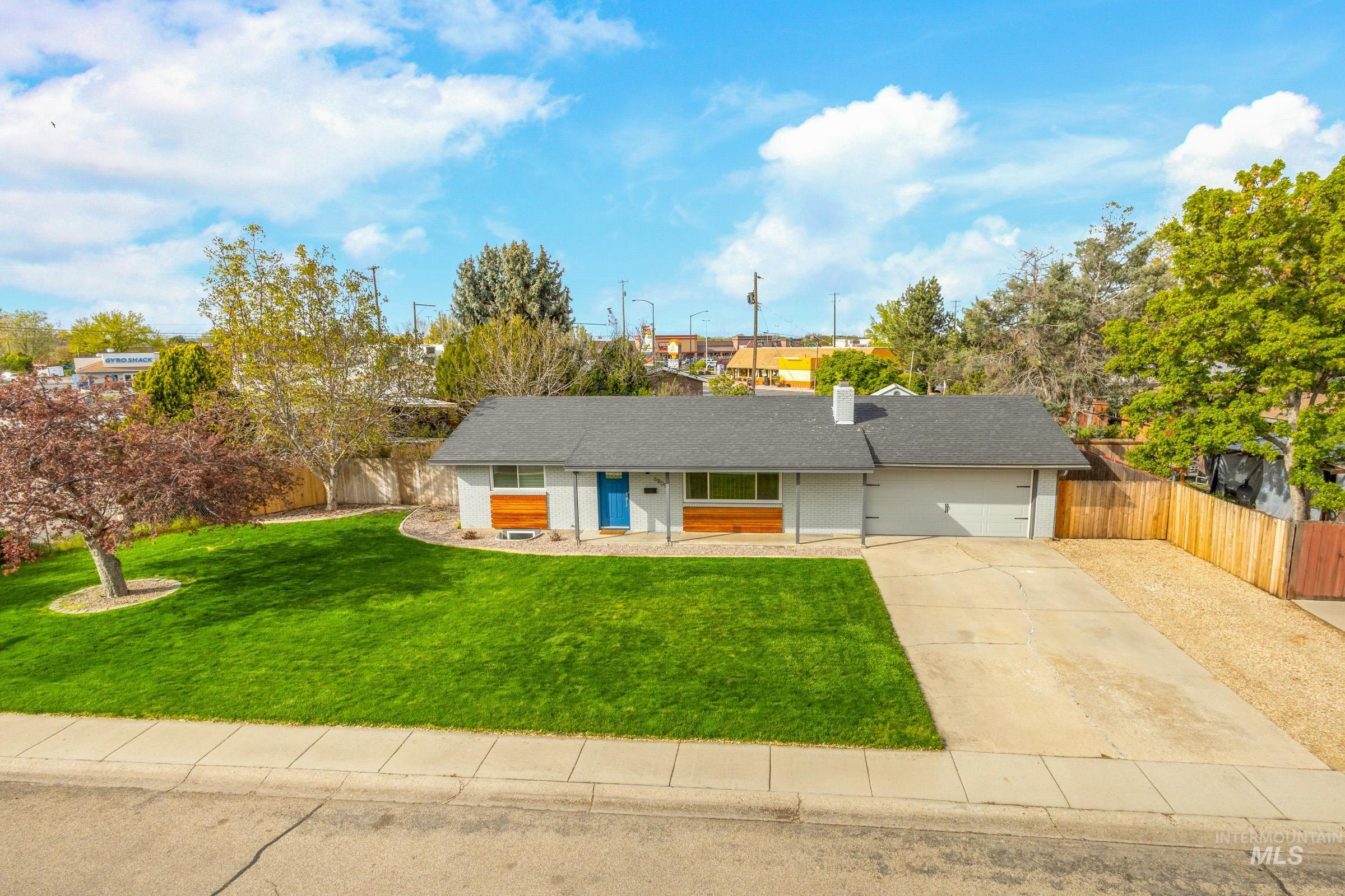 6809 W Brentwood Dr Property Photo 4