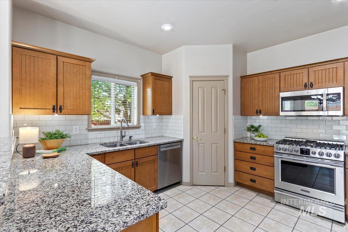 2274 Eastwood Rd Property Photo 12