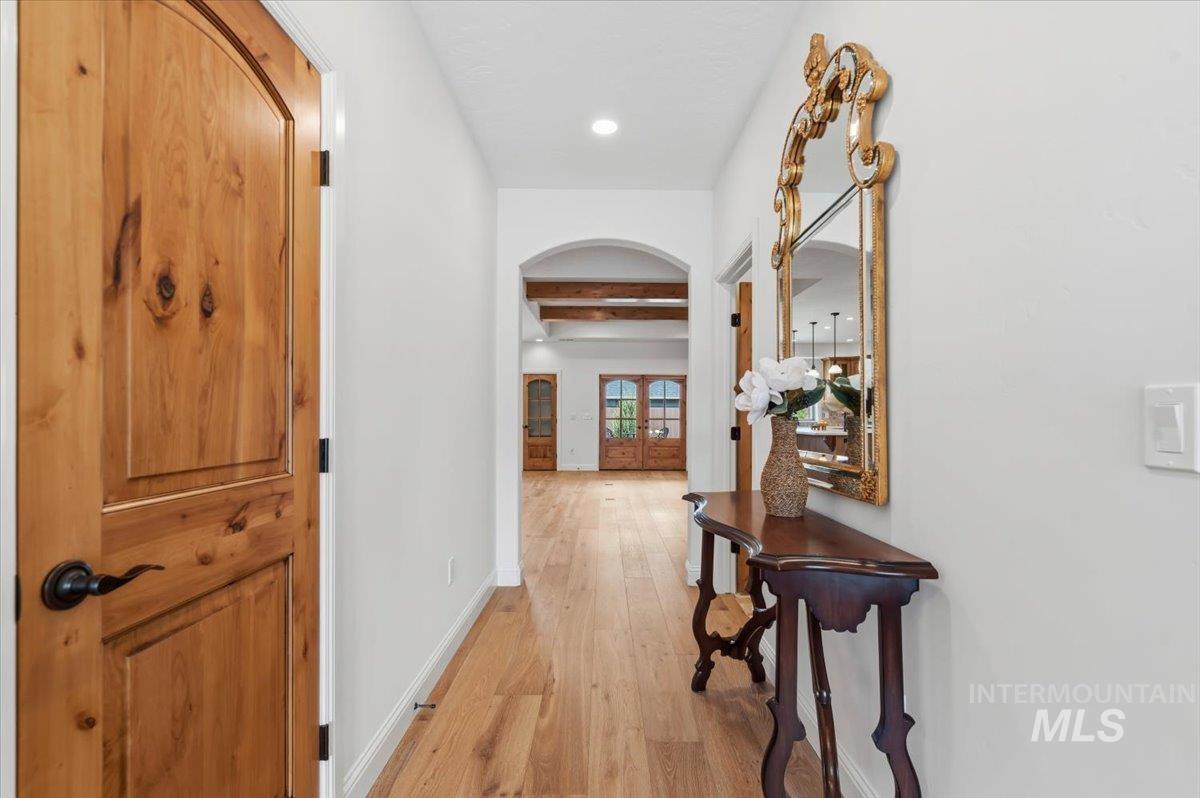 2016 E Mainacht St Property Photo 3