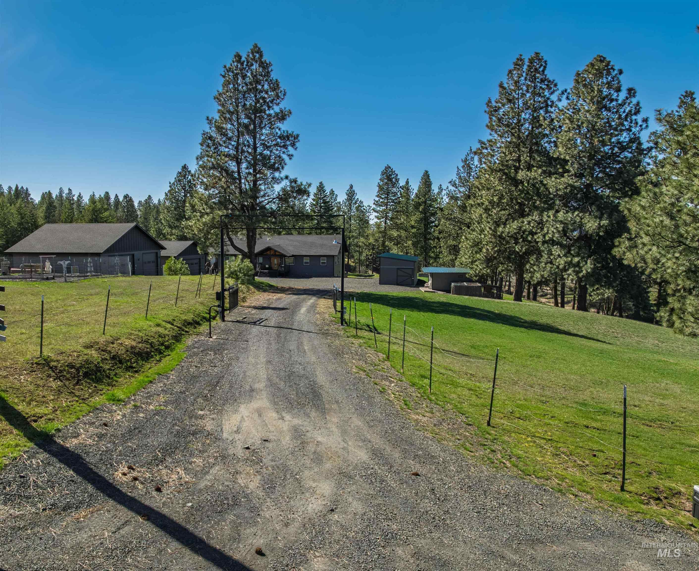 1057 Nicholson Rd Property Photo 2