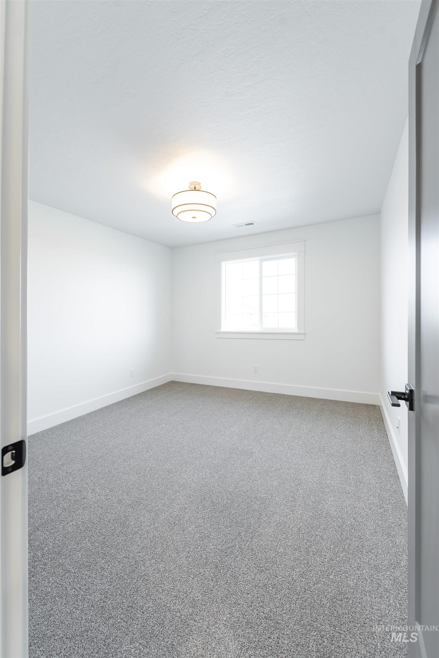 390 S Diesel Way Property Photo 34