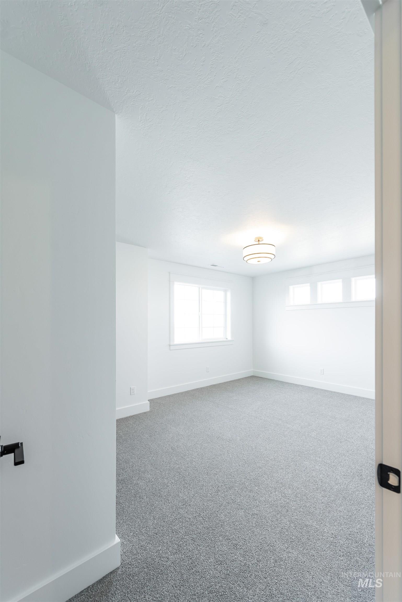390 S Diesel Way Property Photo 40