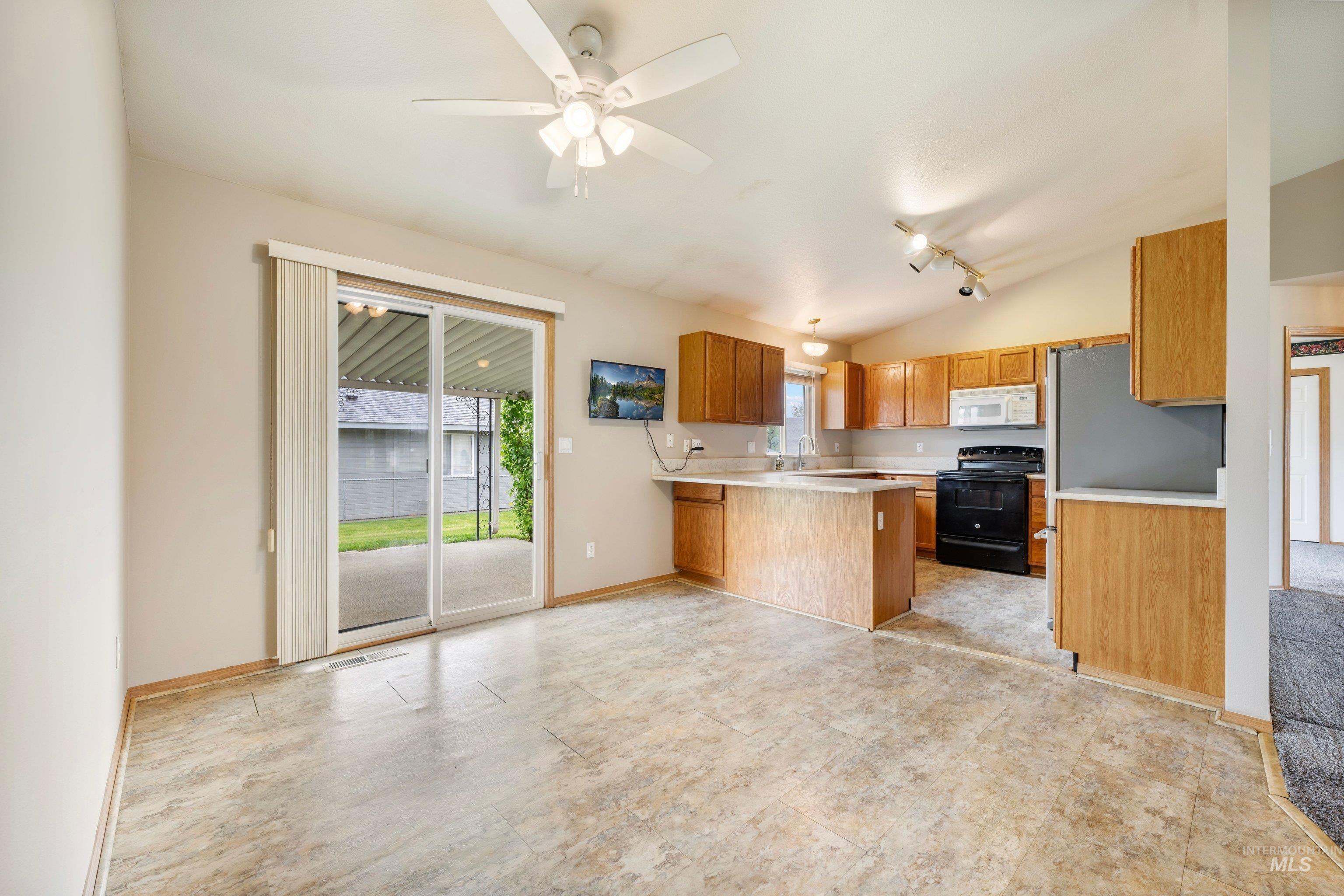 819 N Bristol Street Property Photo 10