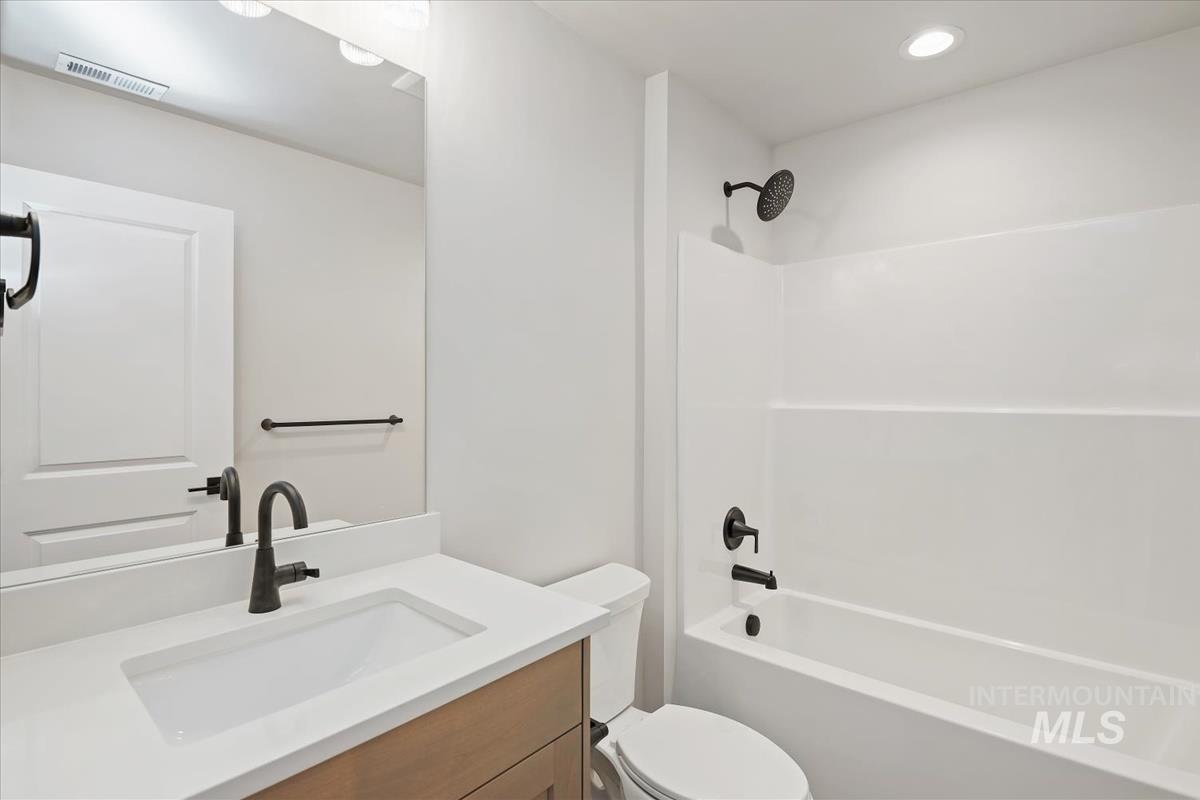 2125 E Padstow St. Property Photo 34