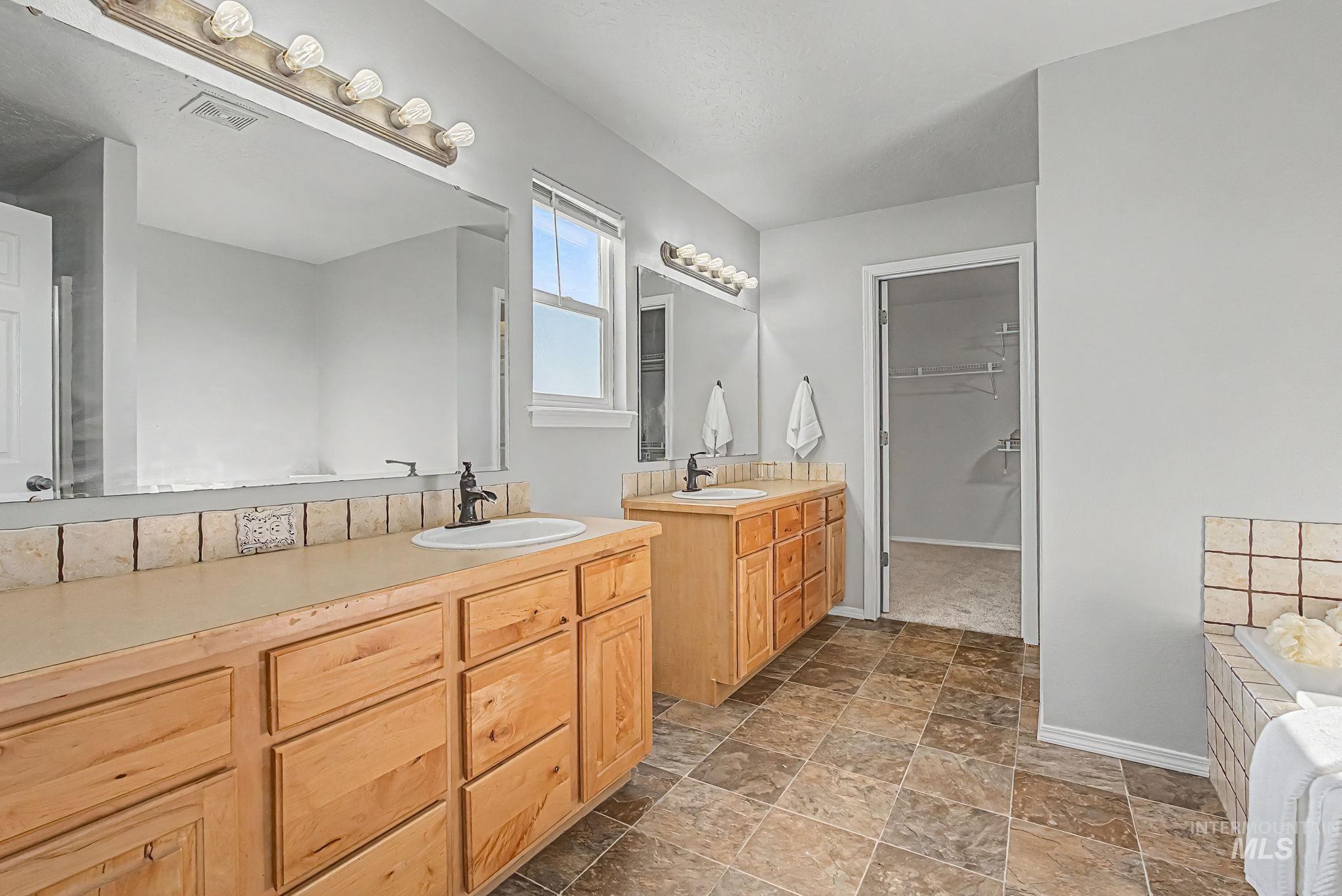 1103 N Cambrick Drive Property Photo 32