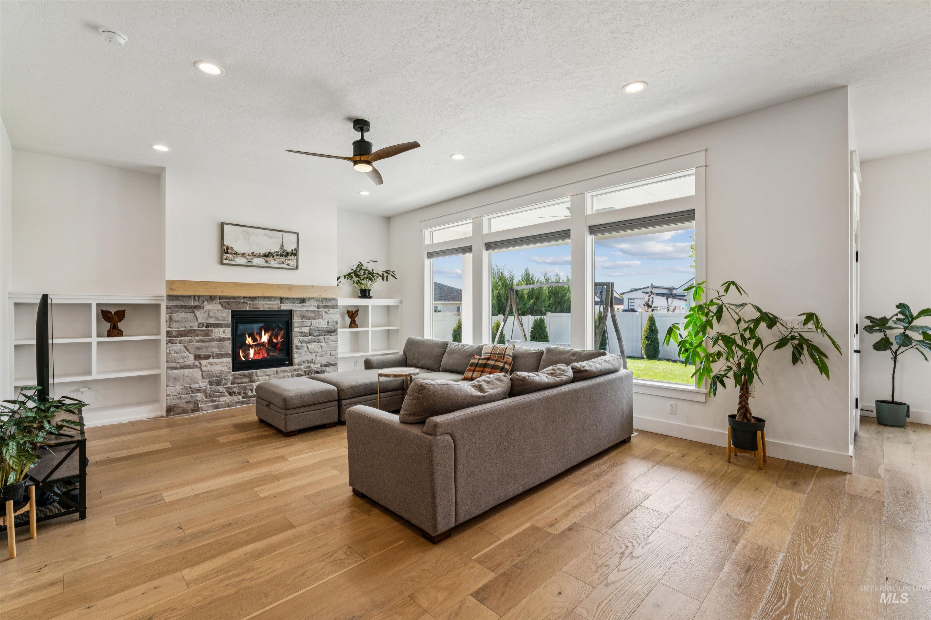 971 E Viedma St Property Photo 3
