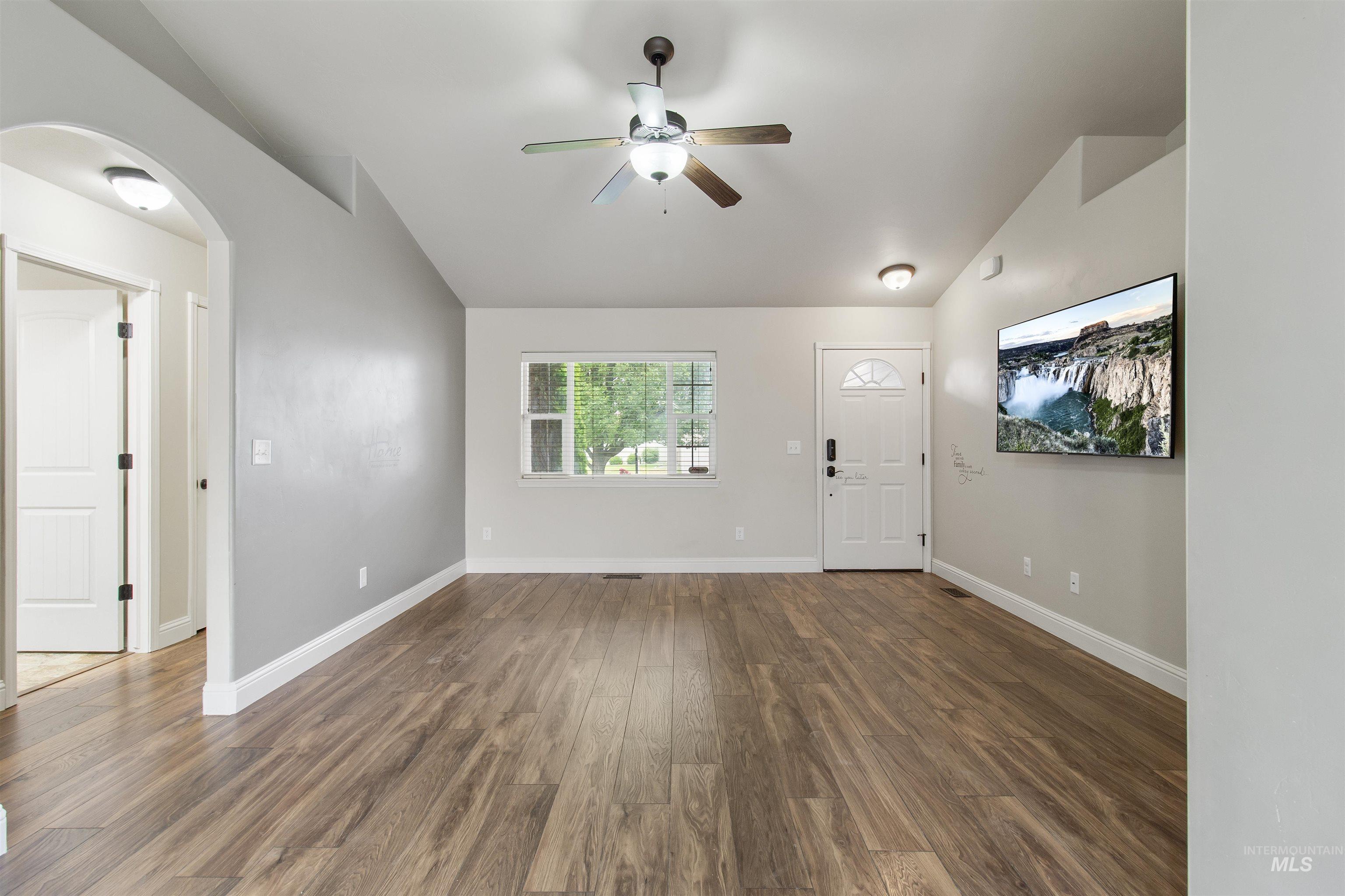 446 Noble St. Property Photo 4