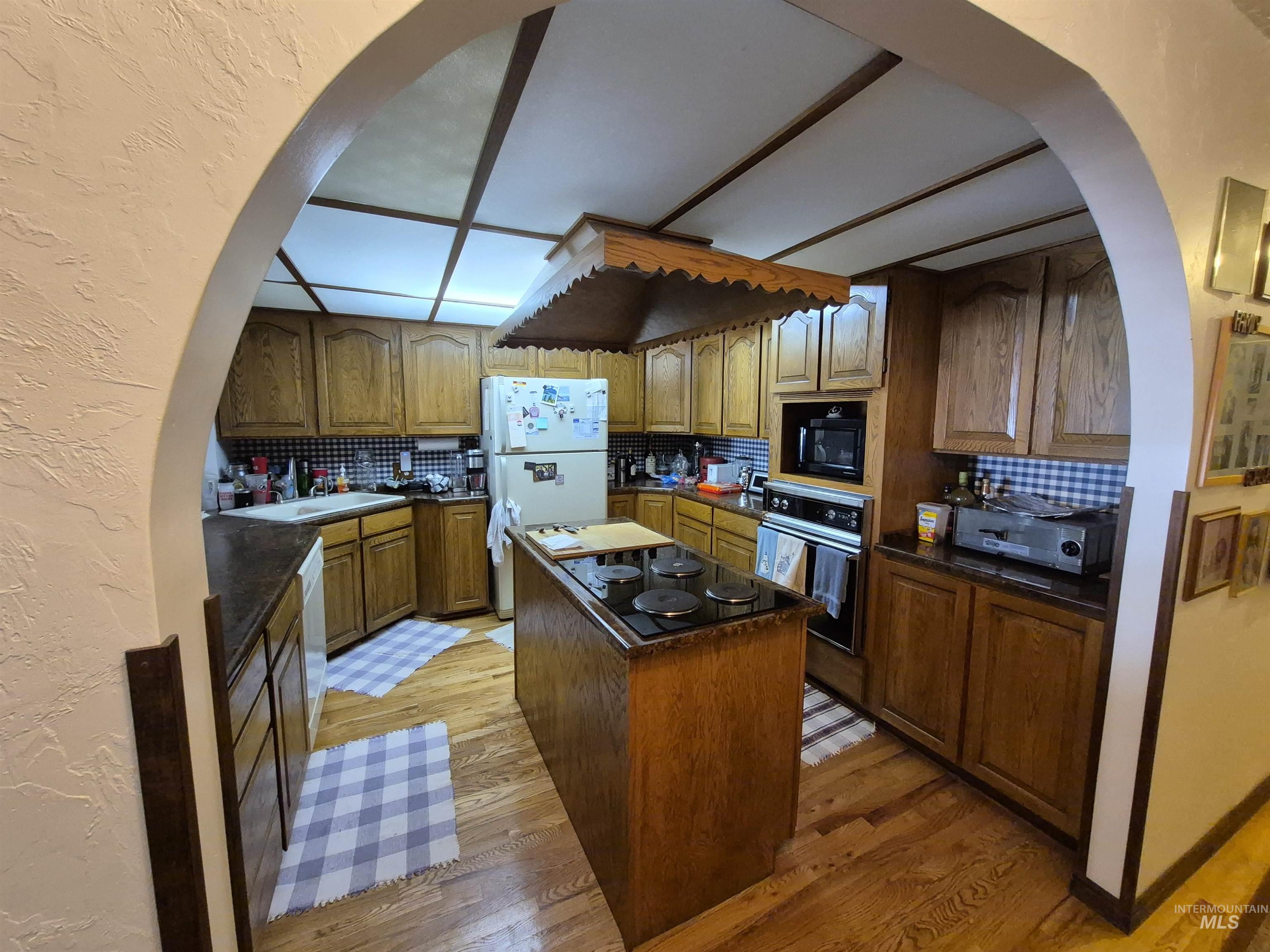 119 Main St. E Property Photo 17