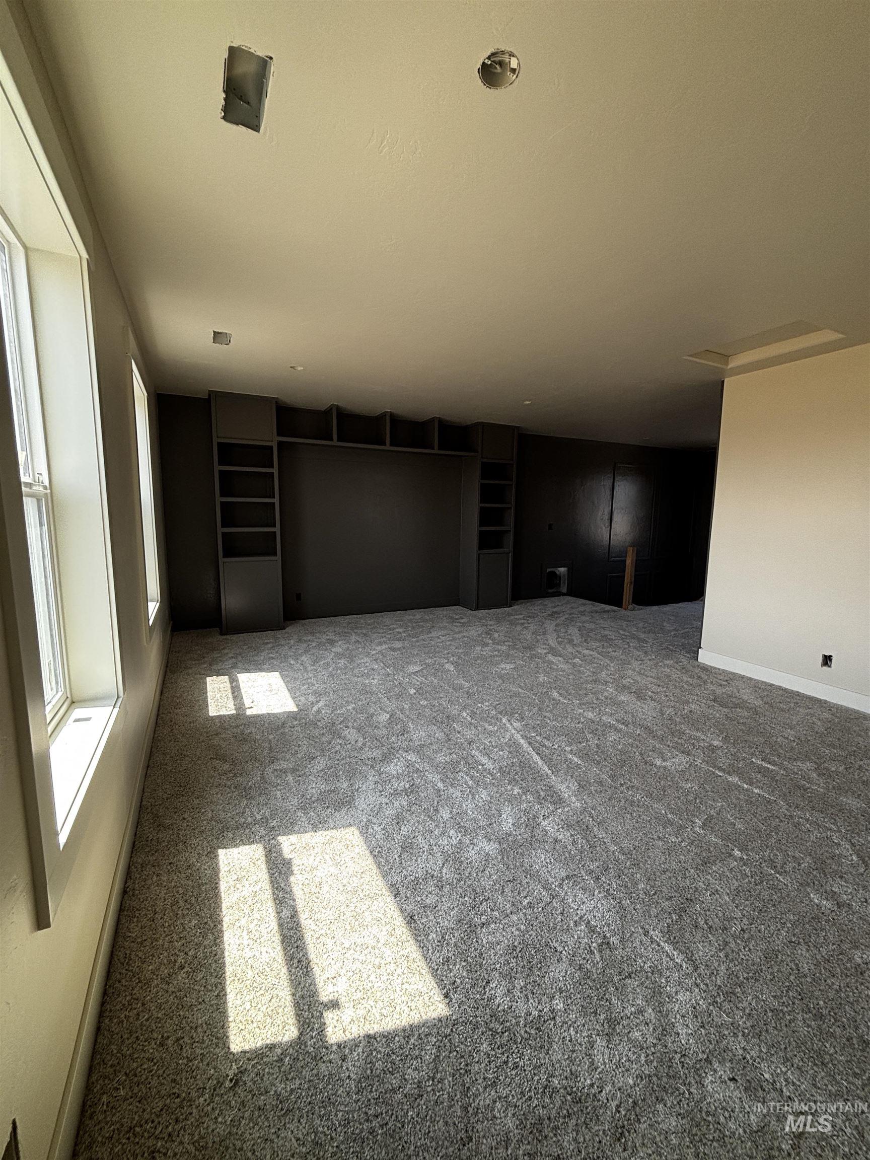 933 E Coventry Lane Property Photo 15
