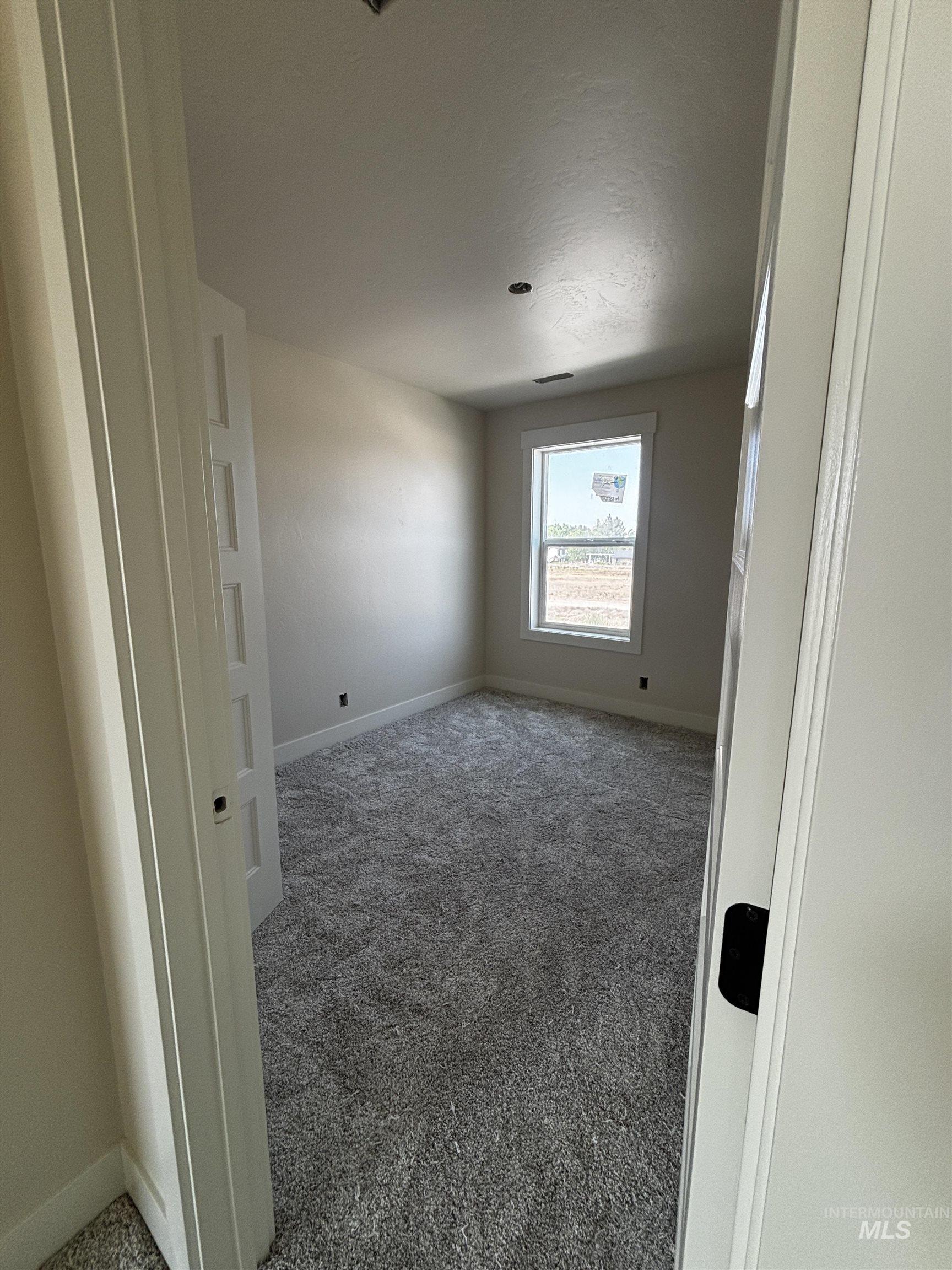 933 E Coventry Lane Property Photo 17