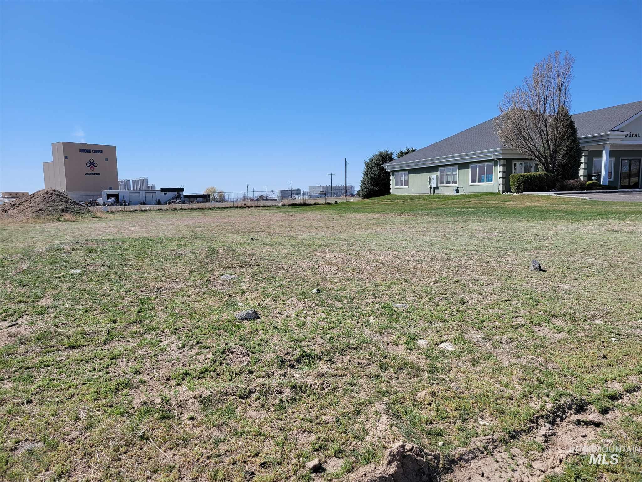 183 Country Lane Property Photo 4