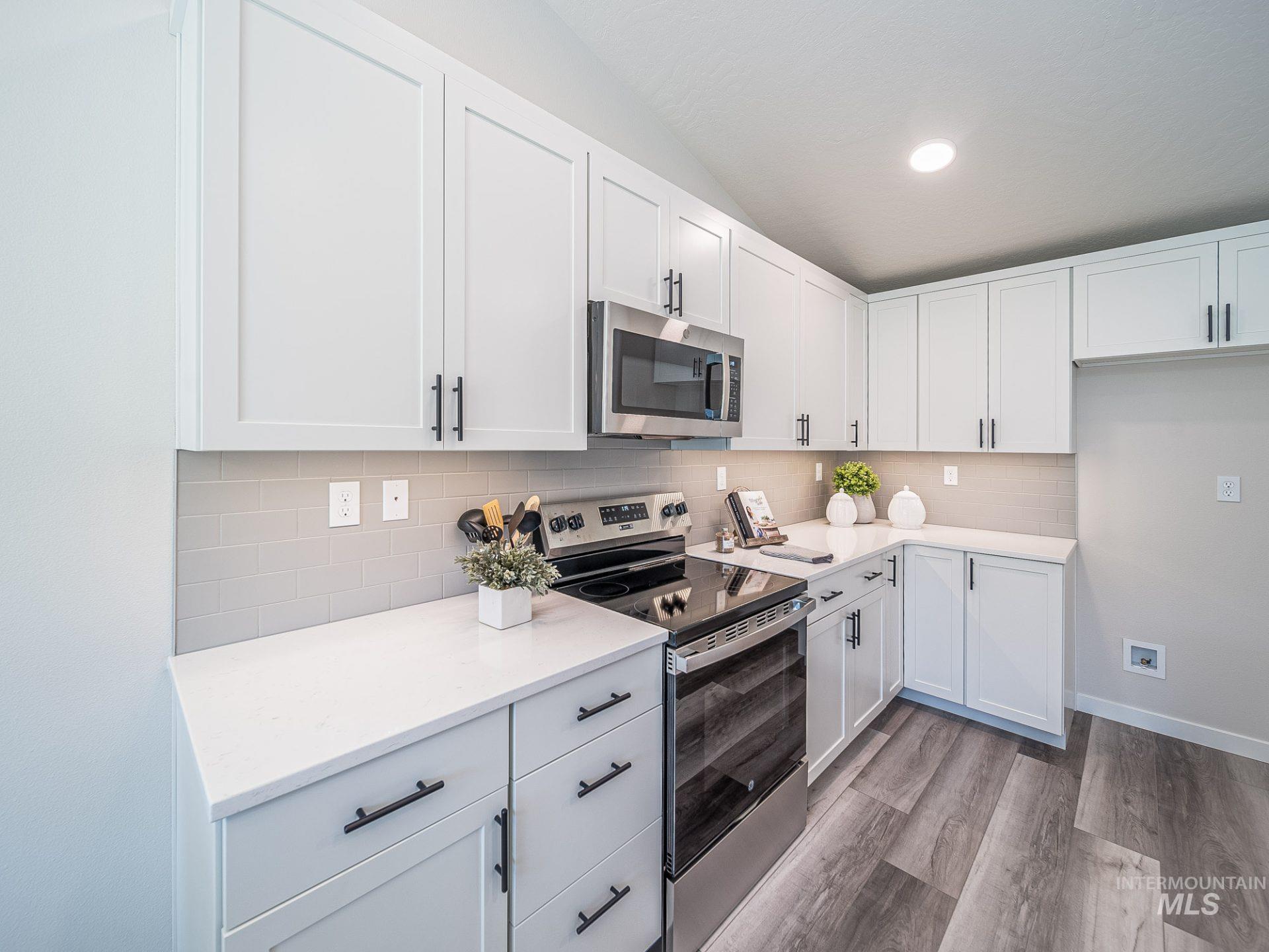 1015 N Belgian Way Property Photo 3