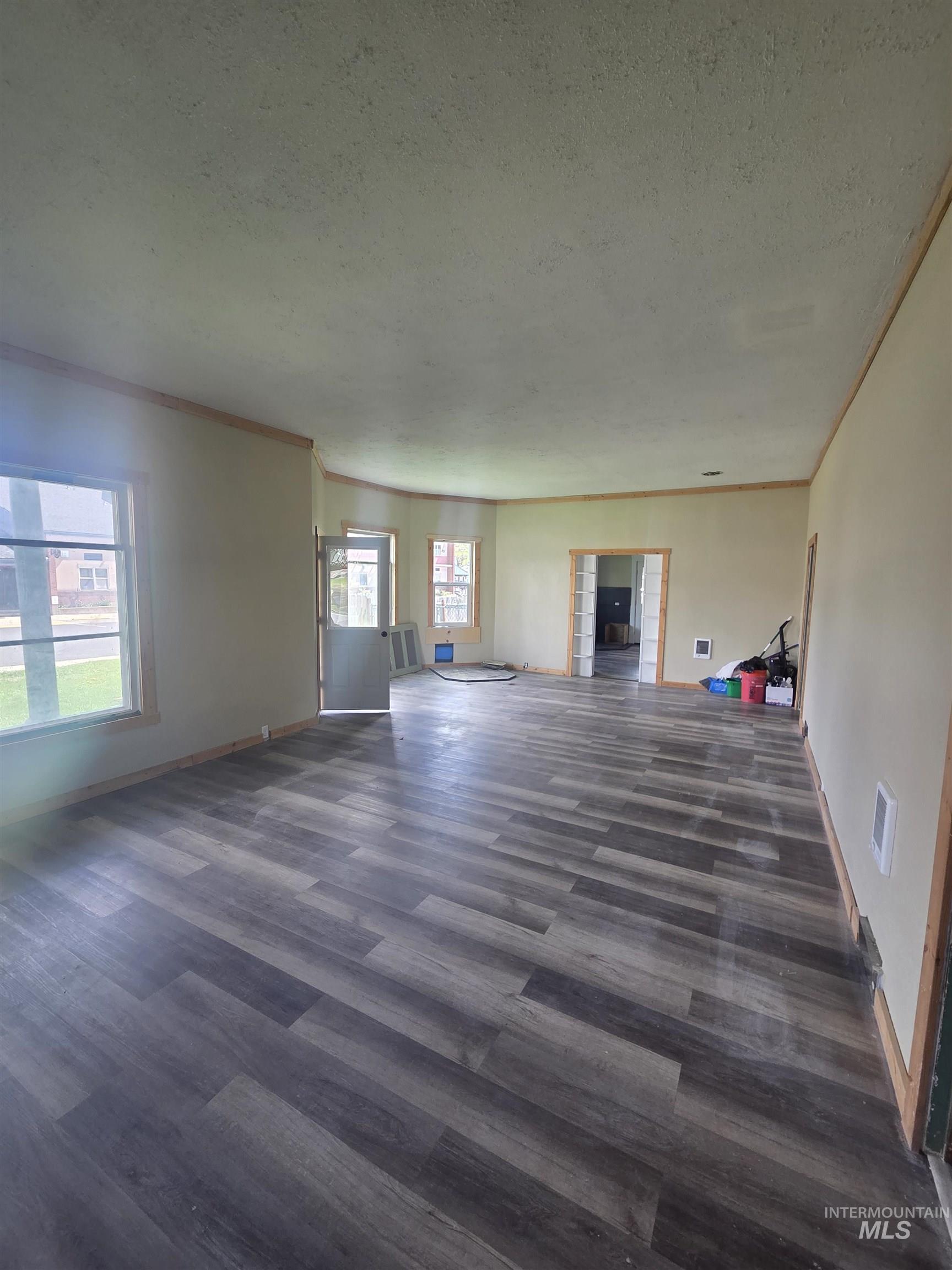 986 Columbia Street Property Photo 4