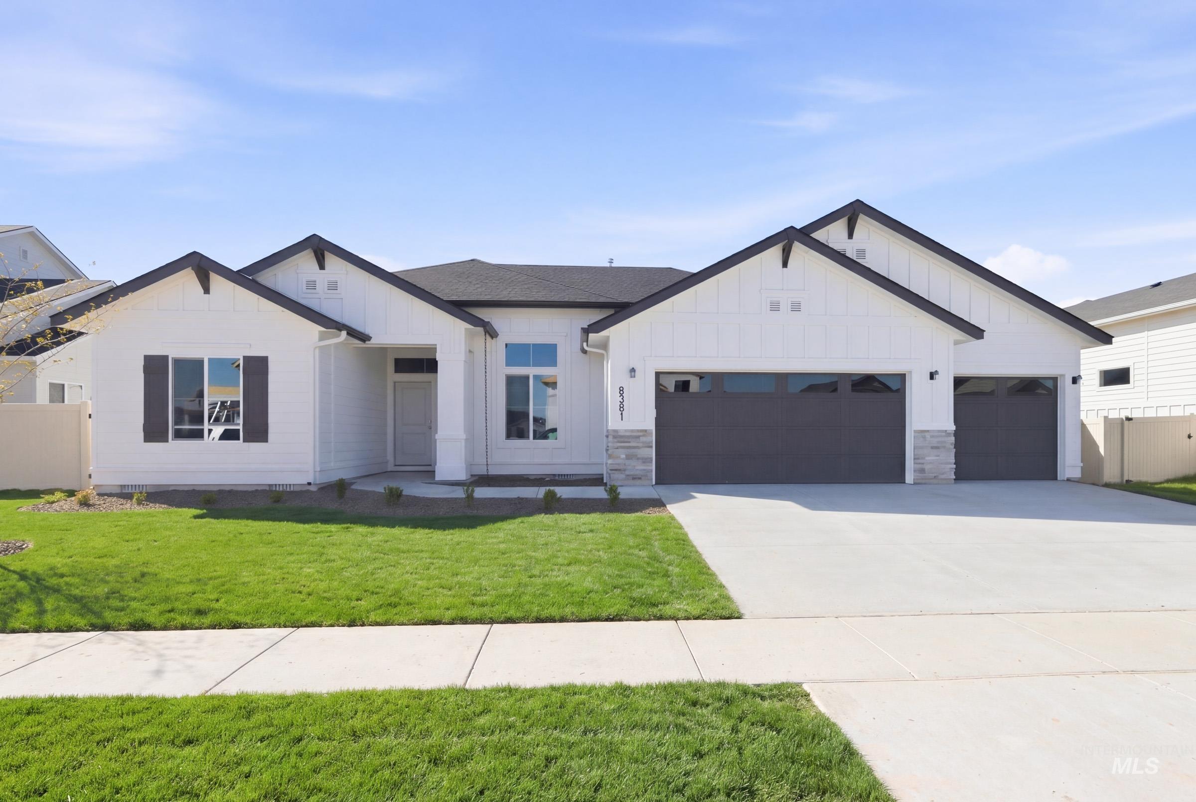 8381 E Cool River Lp Property Photo 1
