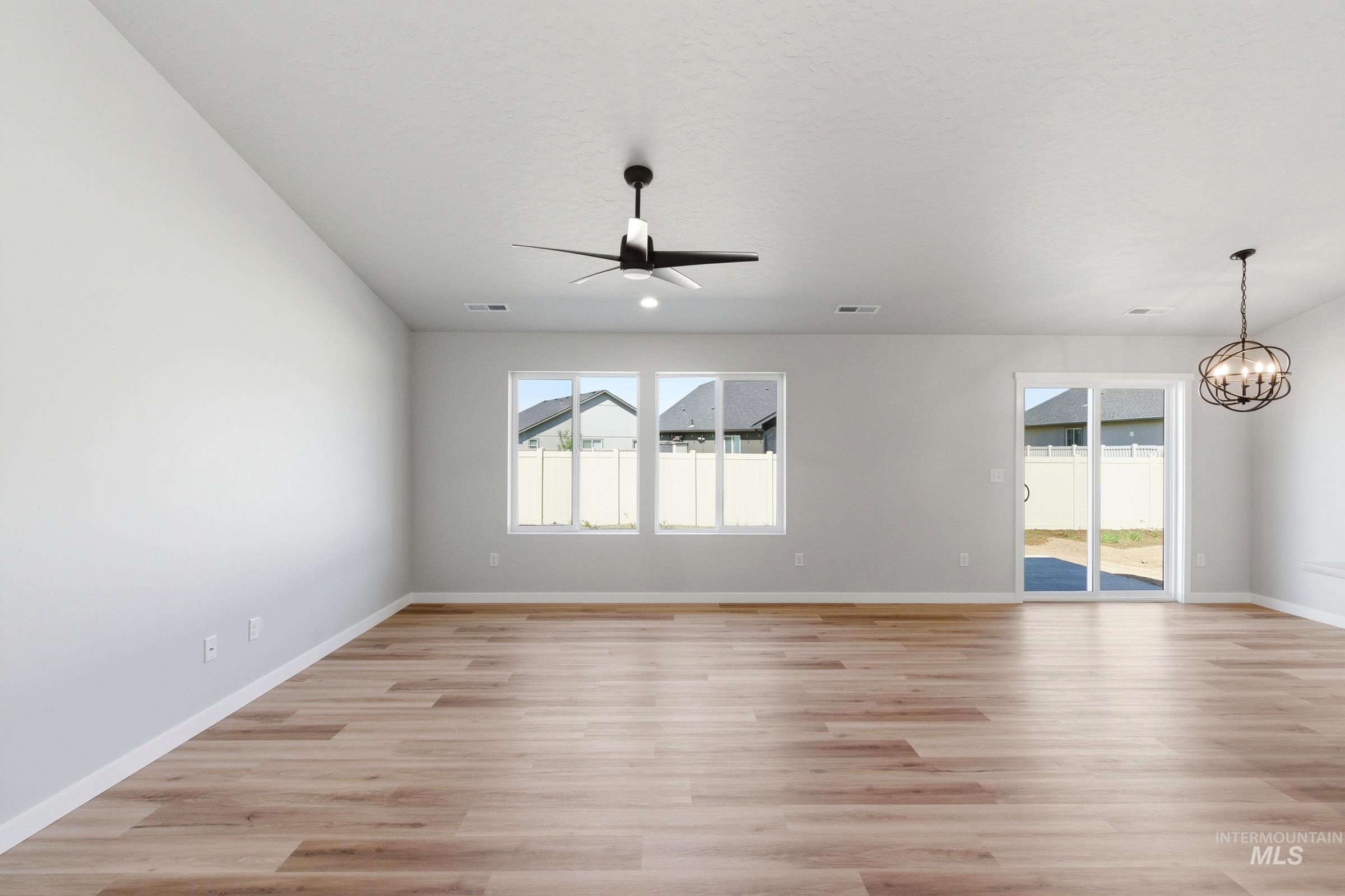 109 Idalou Way Property Photo 7