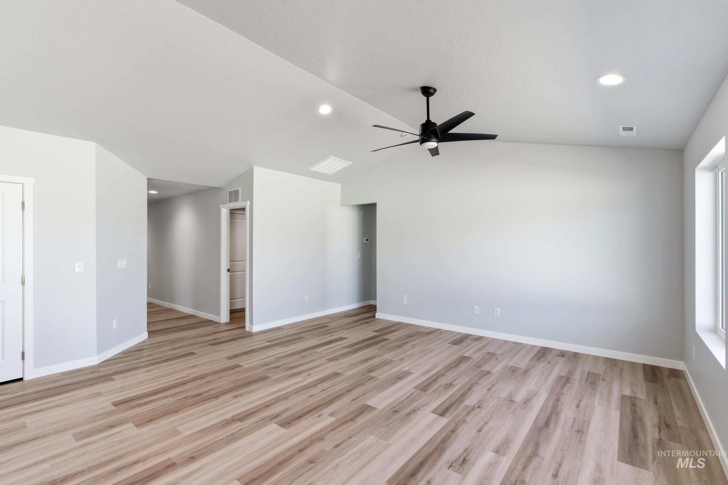 109 Idalou Way Property Photo 8