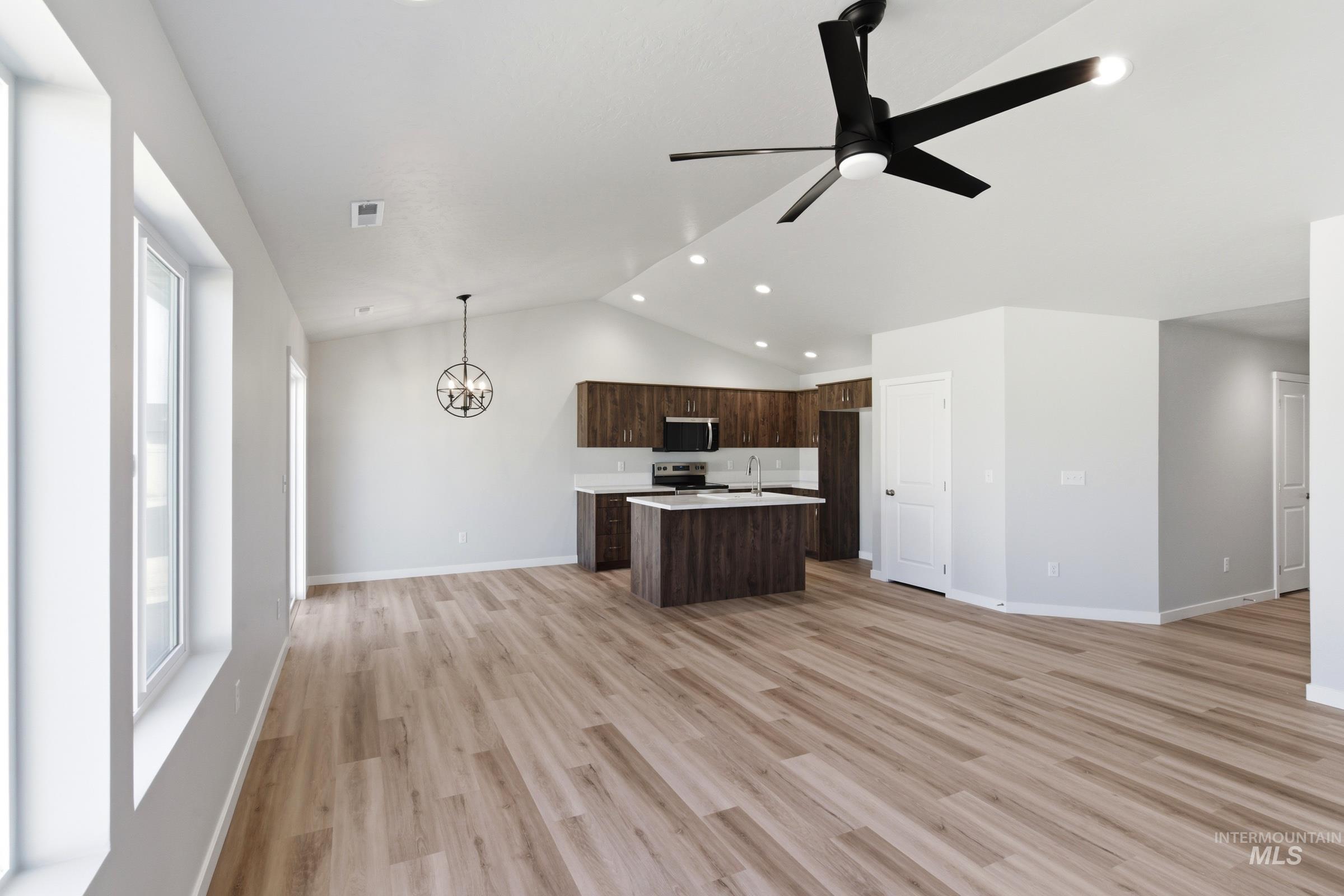 109 Idalou Way Property Photo 10