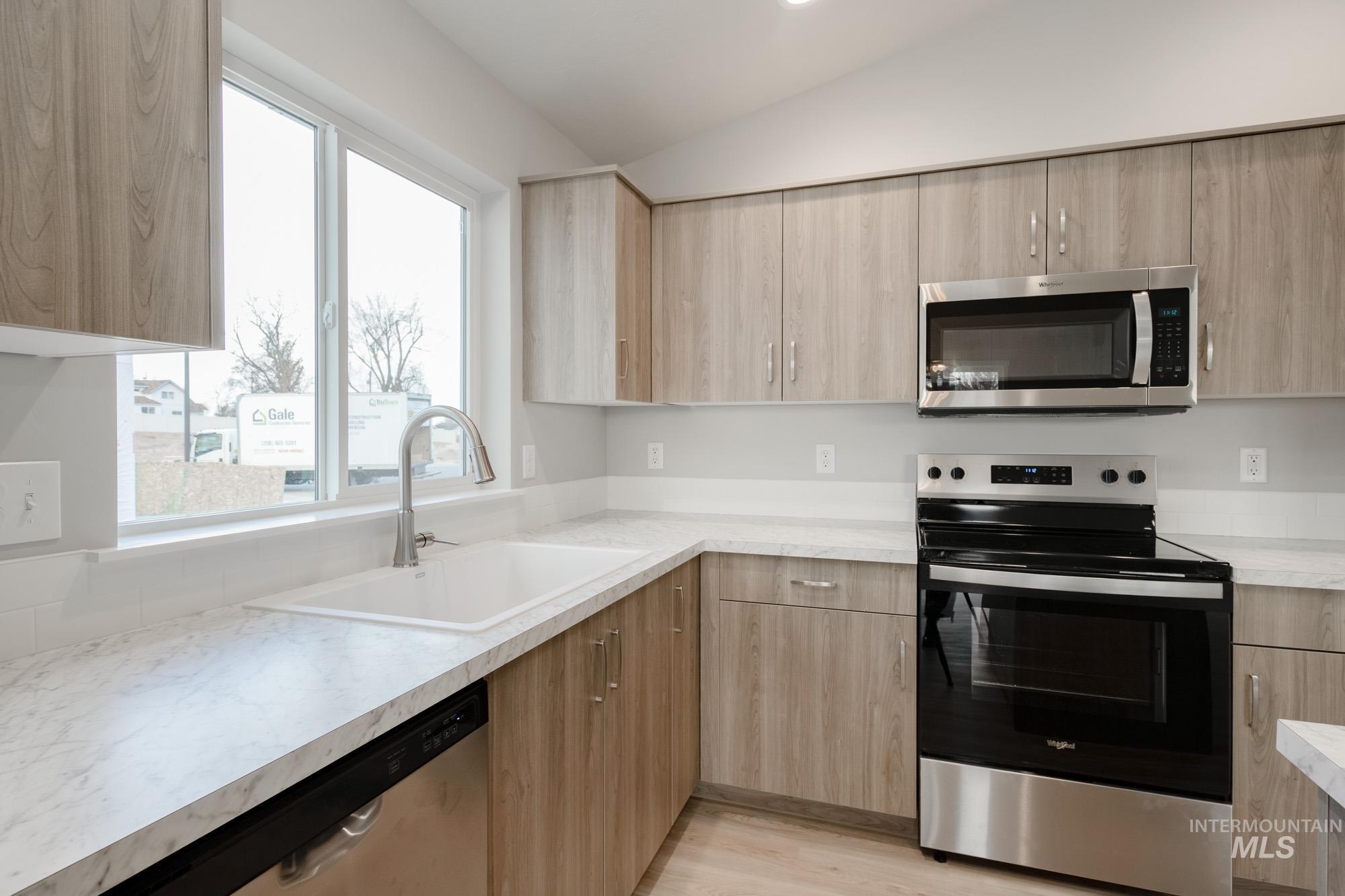 4124 Austin St Property Photo 5