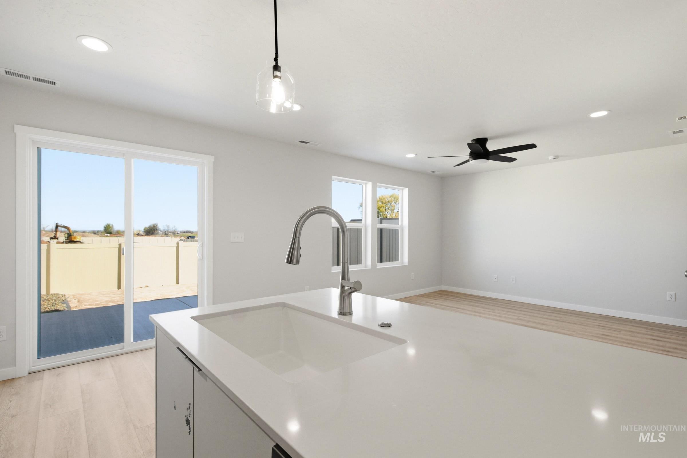 10806 Rutland St Property Photo 6