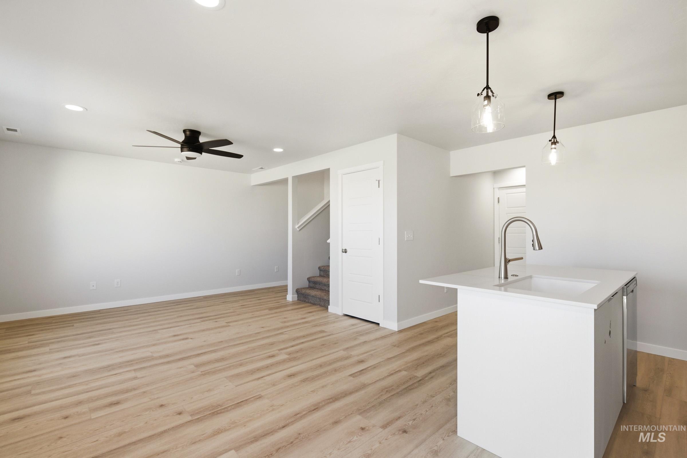 10806 Rutland St Property Photo 8