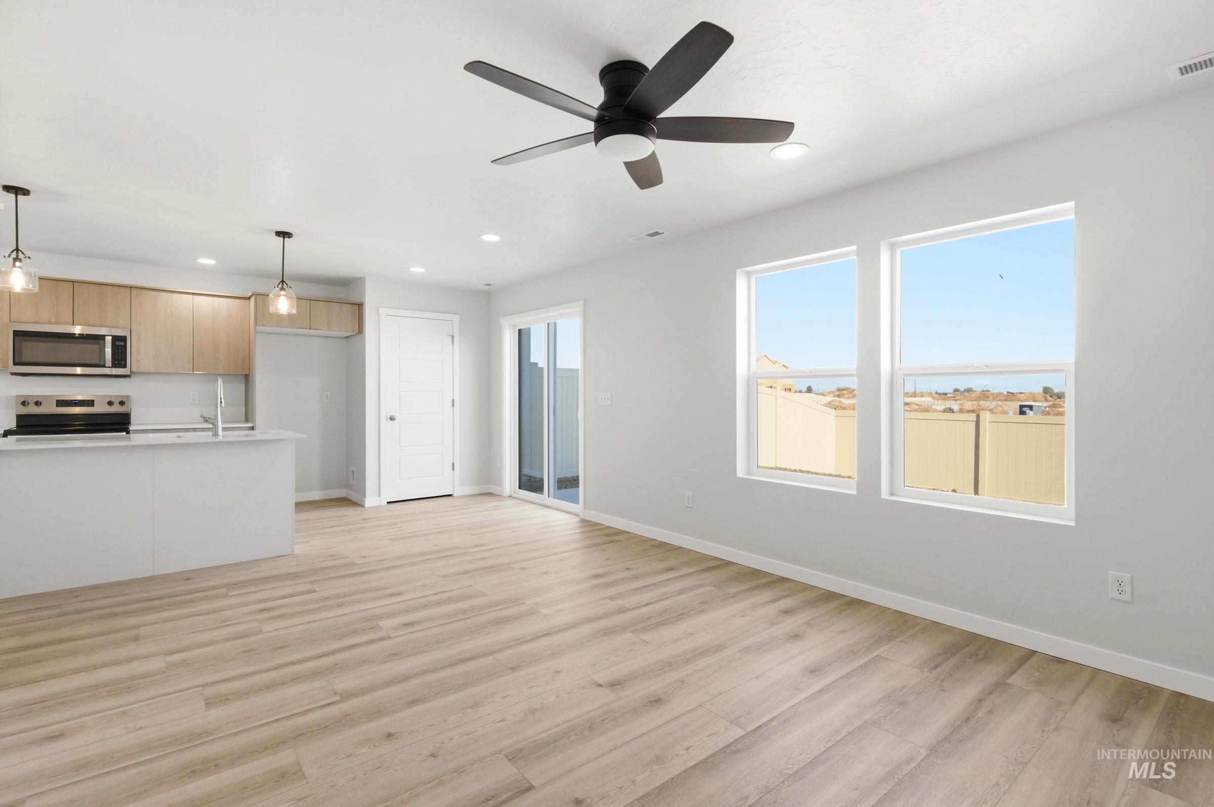 10806 Rutland St Property Photo 11