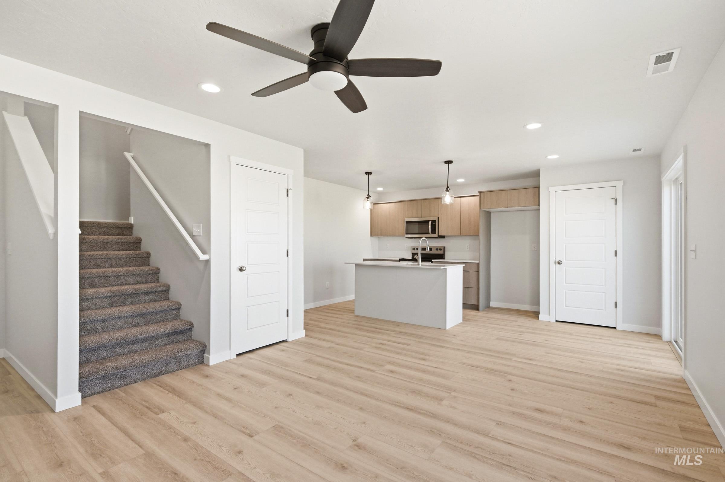 10806 Rutland St Property Photo 12