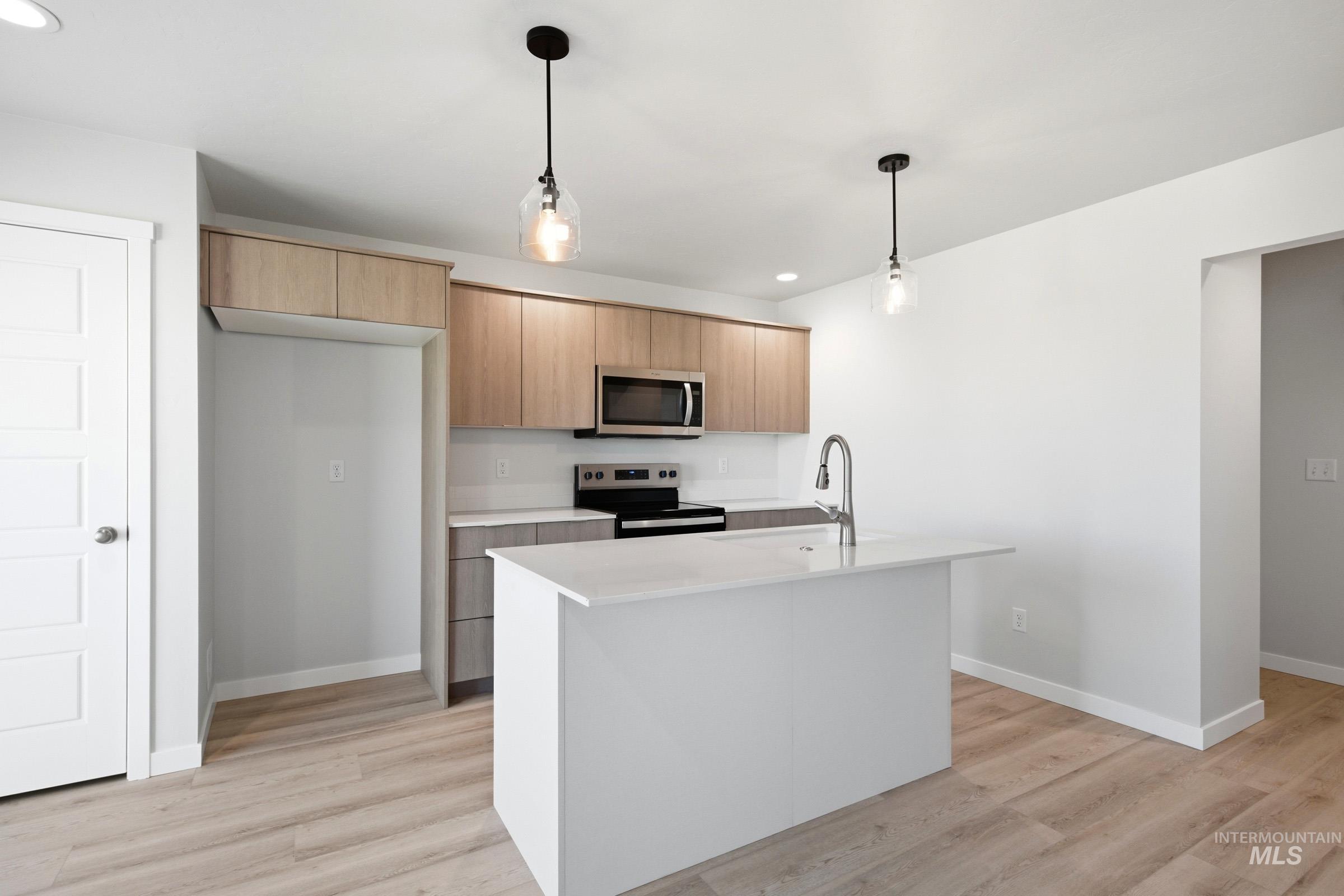 10812 Rutland St Property Photo 4