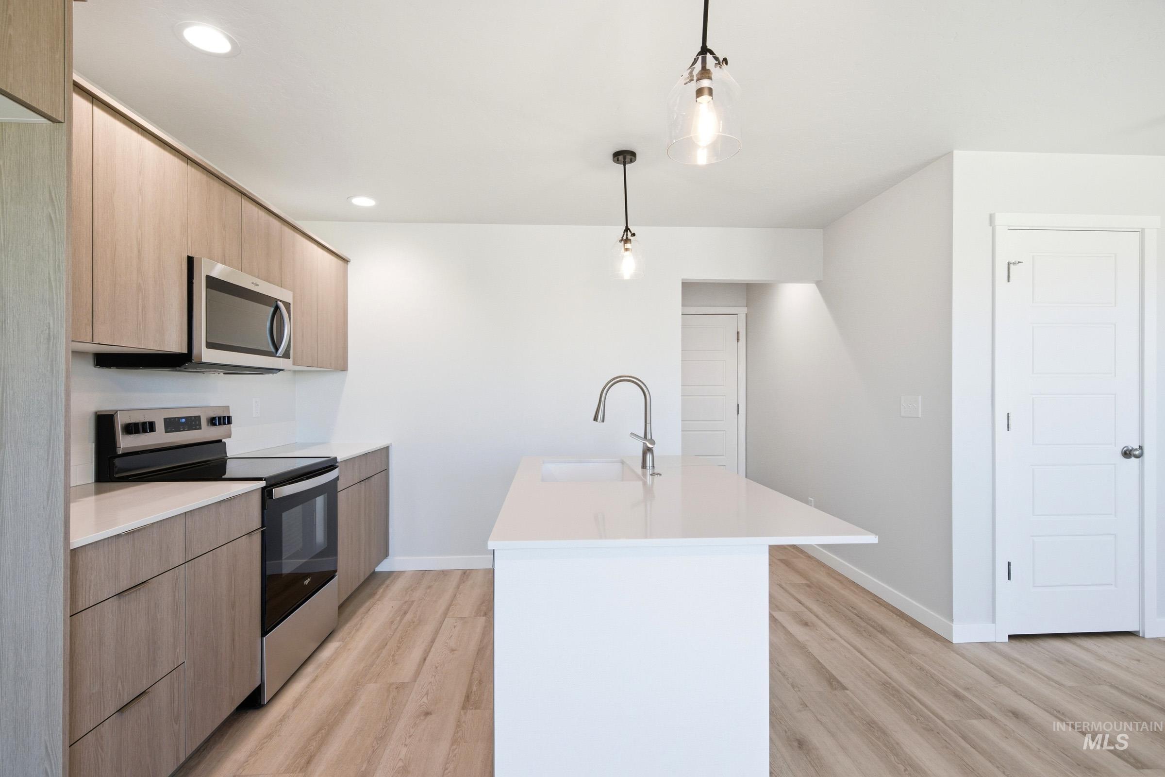 10812 Rutland St Property Photo 5