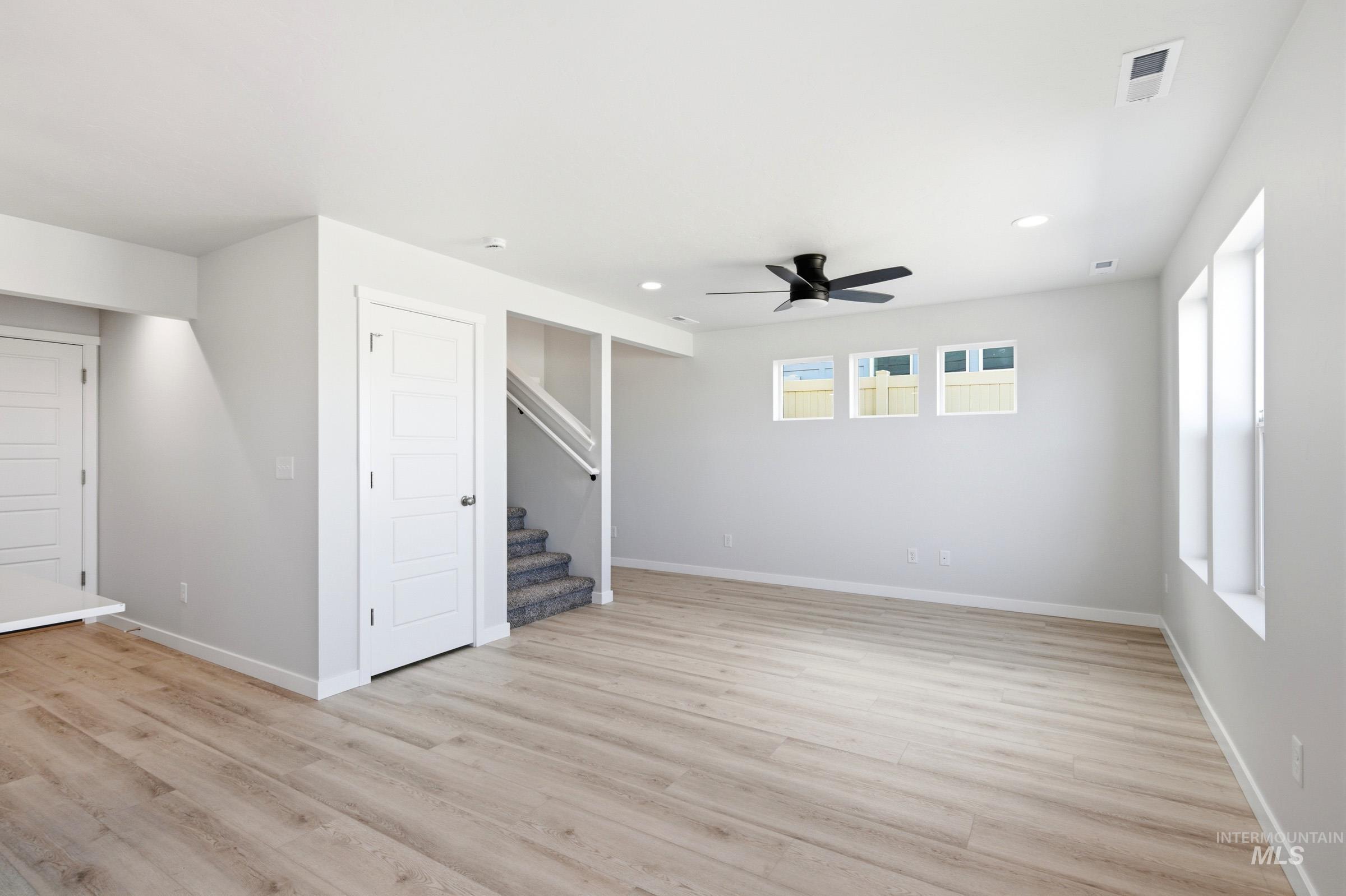10812 Rutland St Property Photo 6