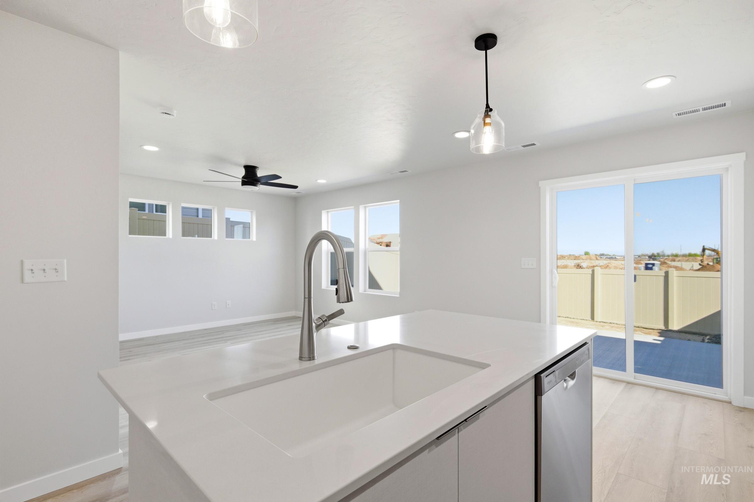 10812 Rutland St Property Photo 8
