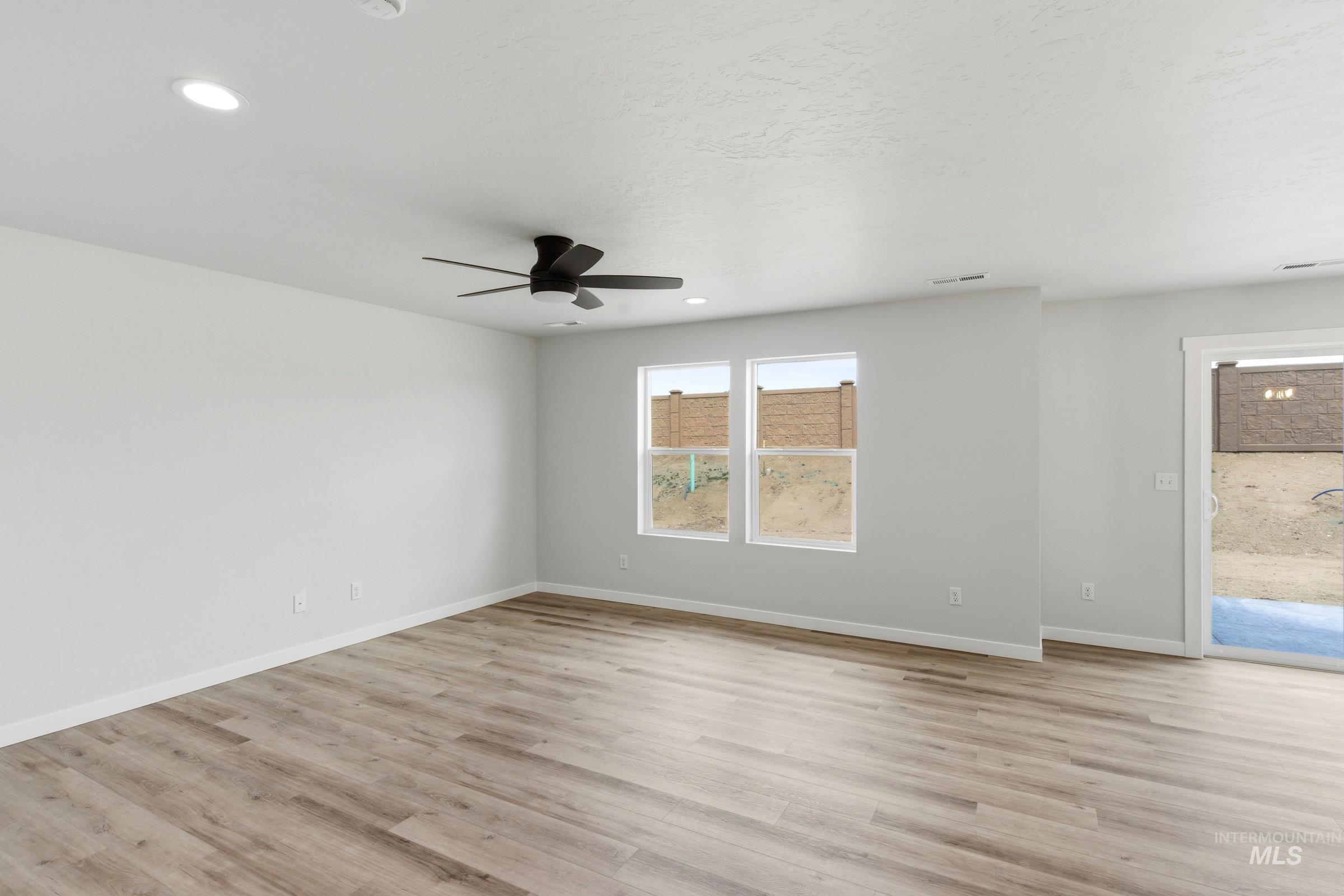 4372 N Alameda Creek Ave Property Photo 8