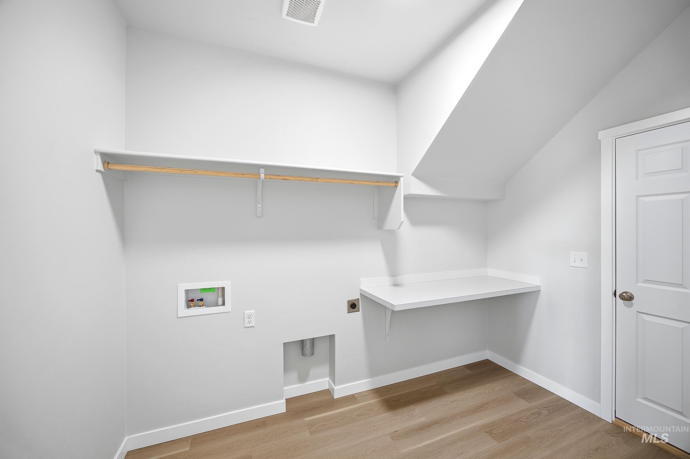 477 Waverly Ave Property Photo 10