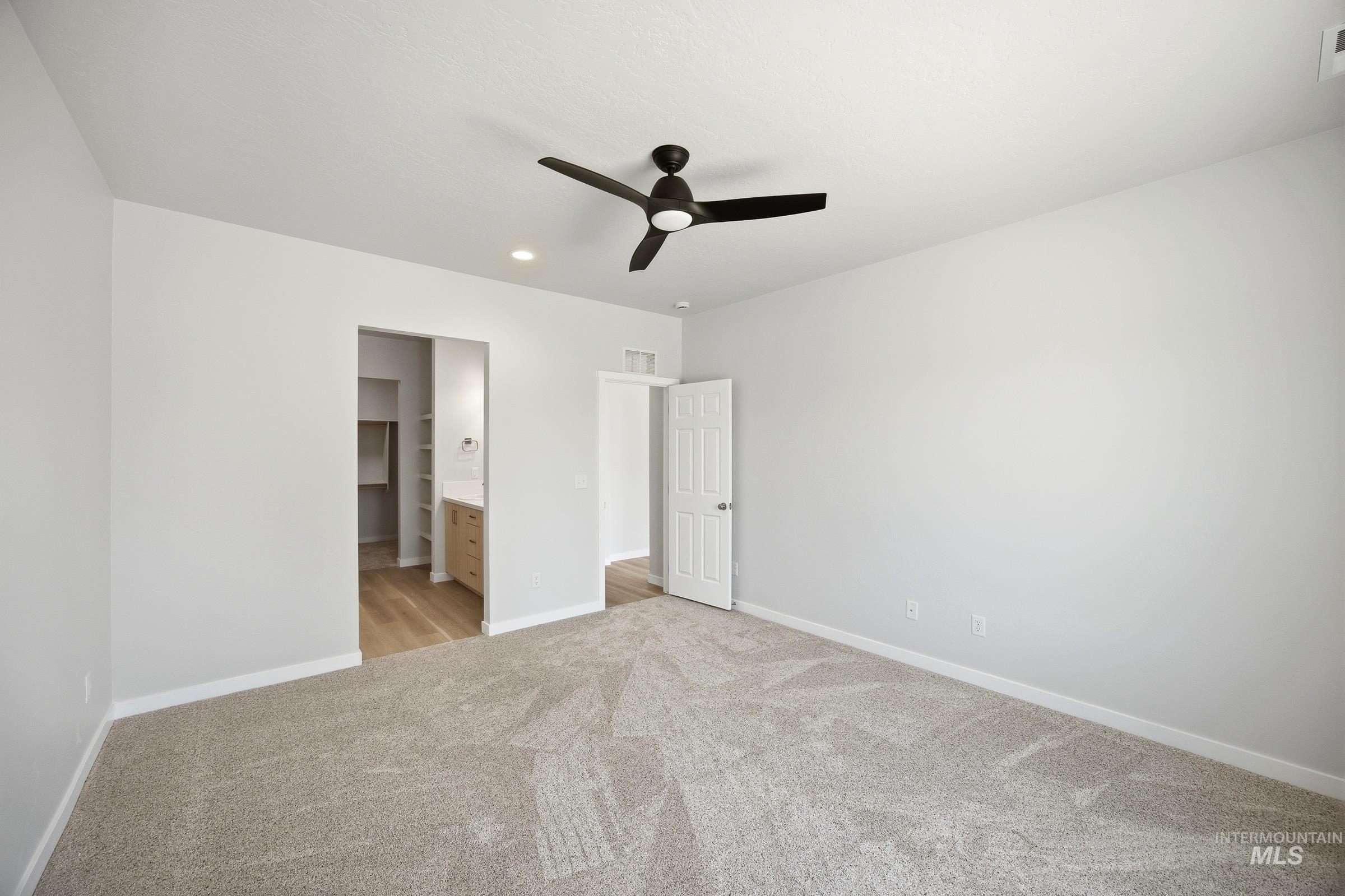477 Waverly Ave Property Photo 12