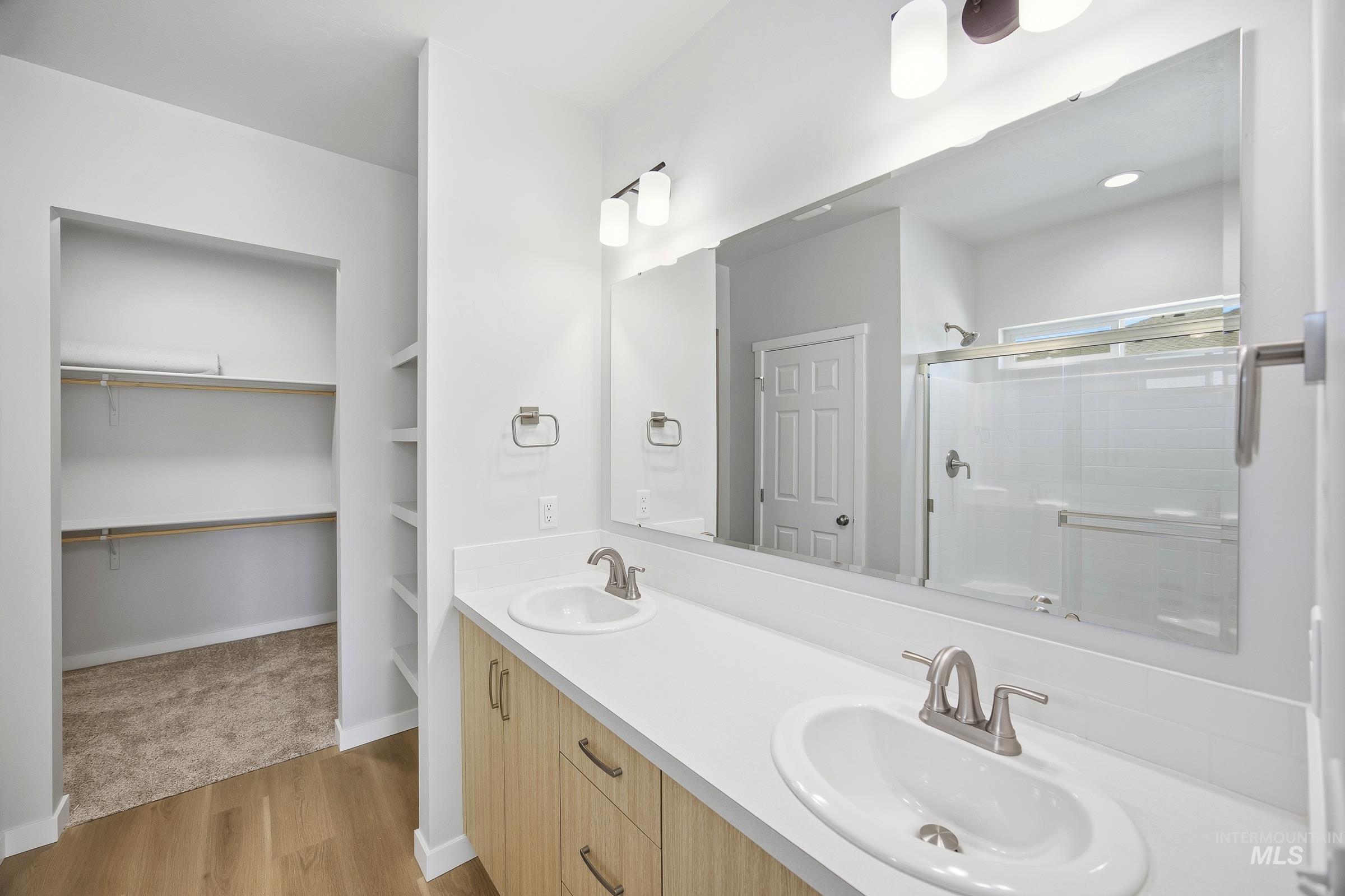 477 Waverly Ave Property Photo 13
