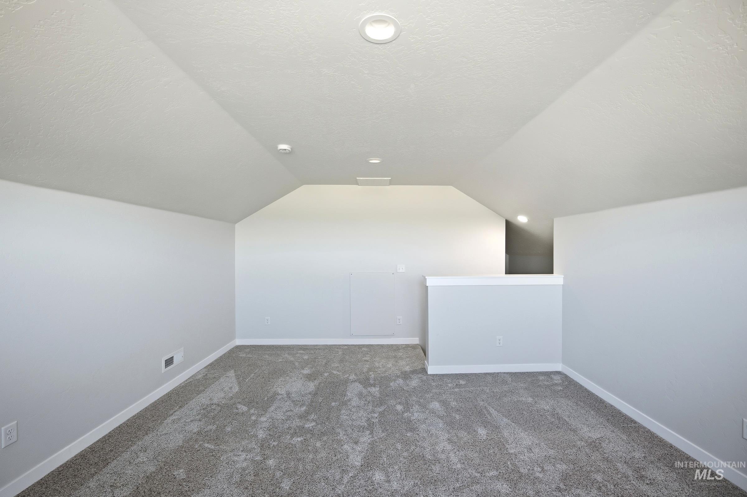 477 Waverly Ave Property Photo 16