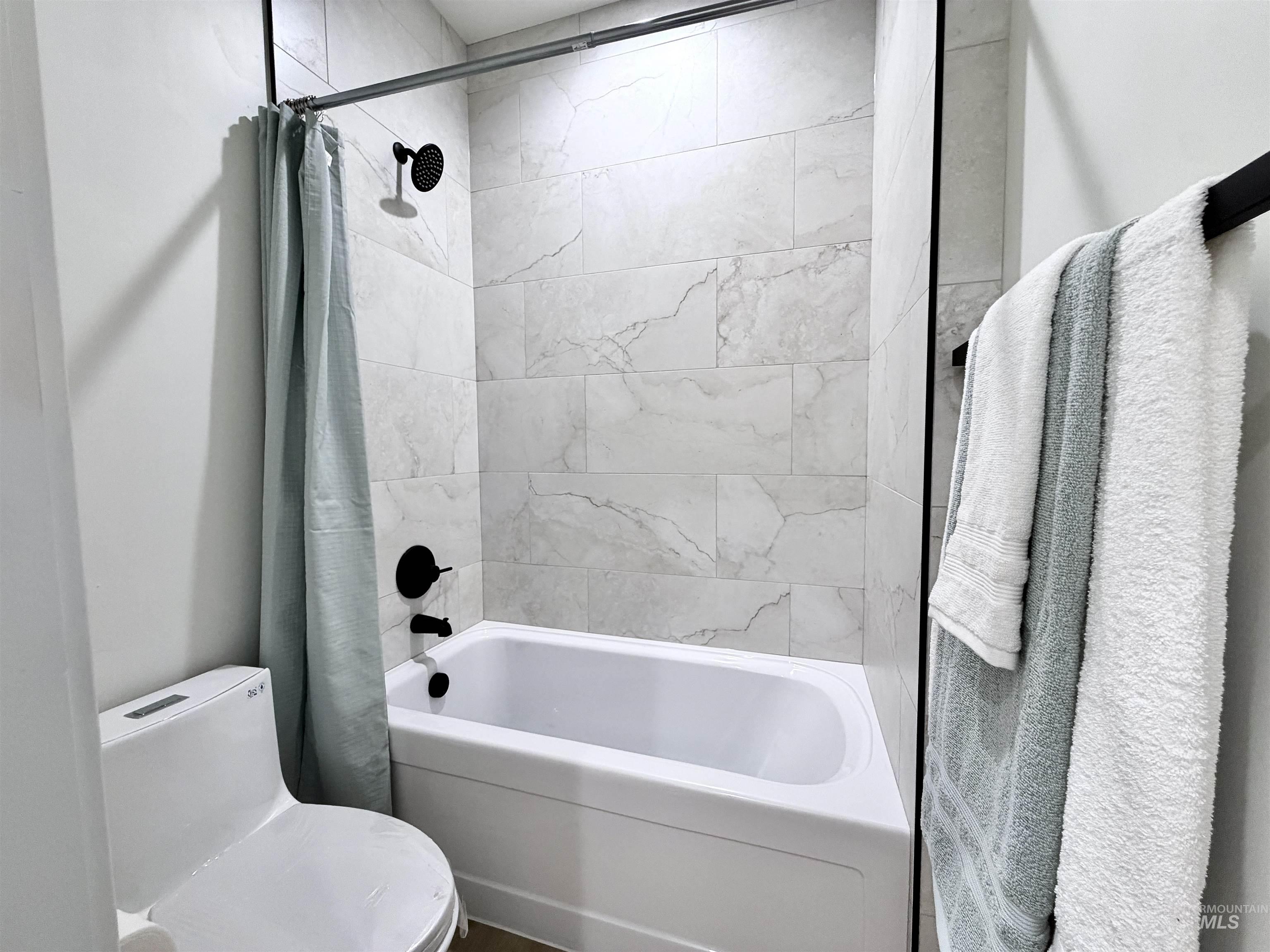 310 Ne Greystone Loop Property Photo 45