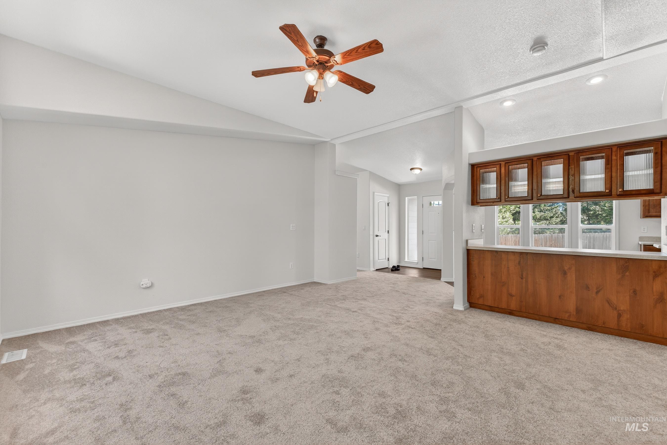 1649 Crown Point Pkwy Property Photo 12