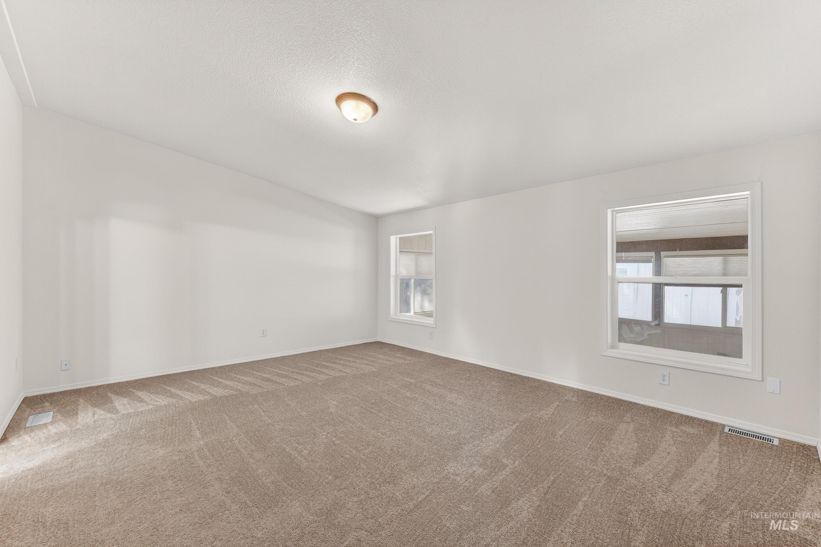 1649 Crown Point Pkwy Property Photo 16