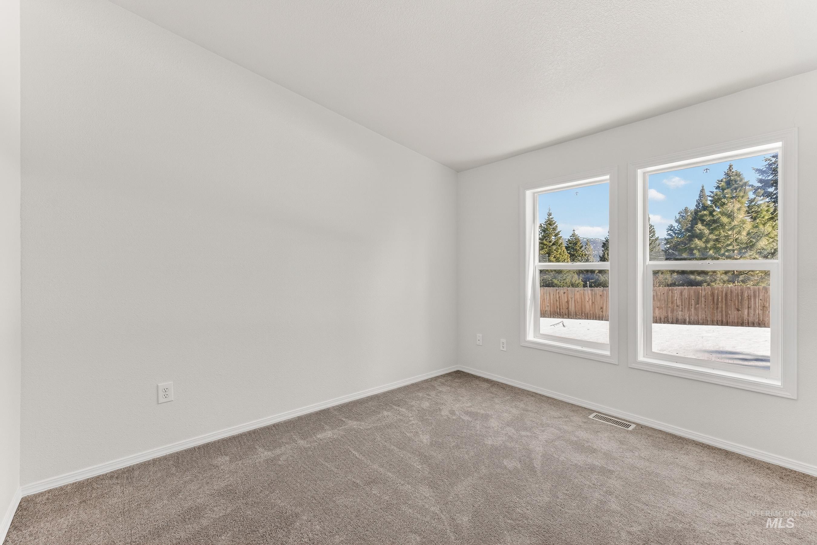 1649 Crown Point Pkwy Property Photo 21