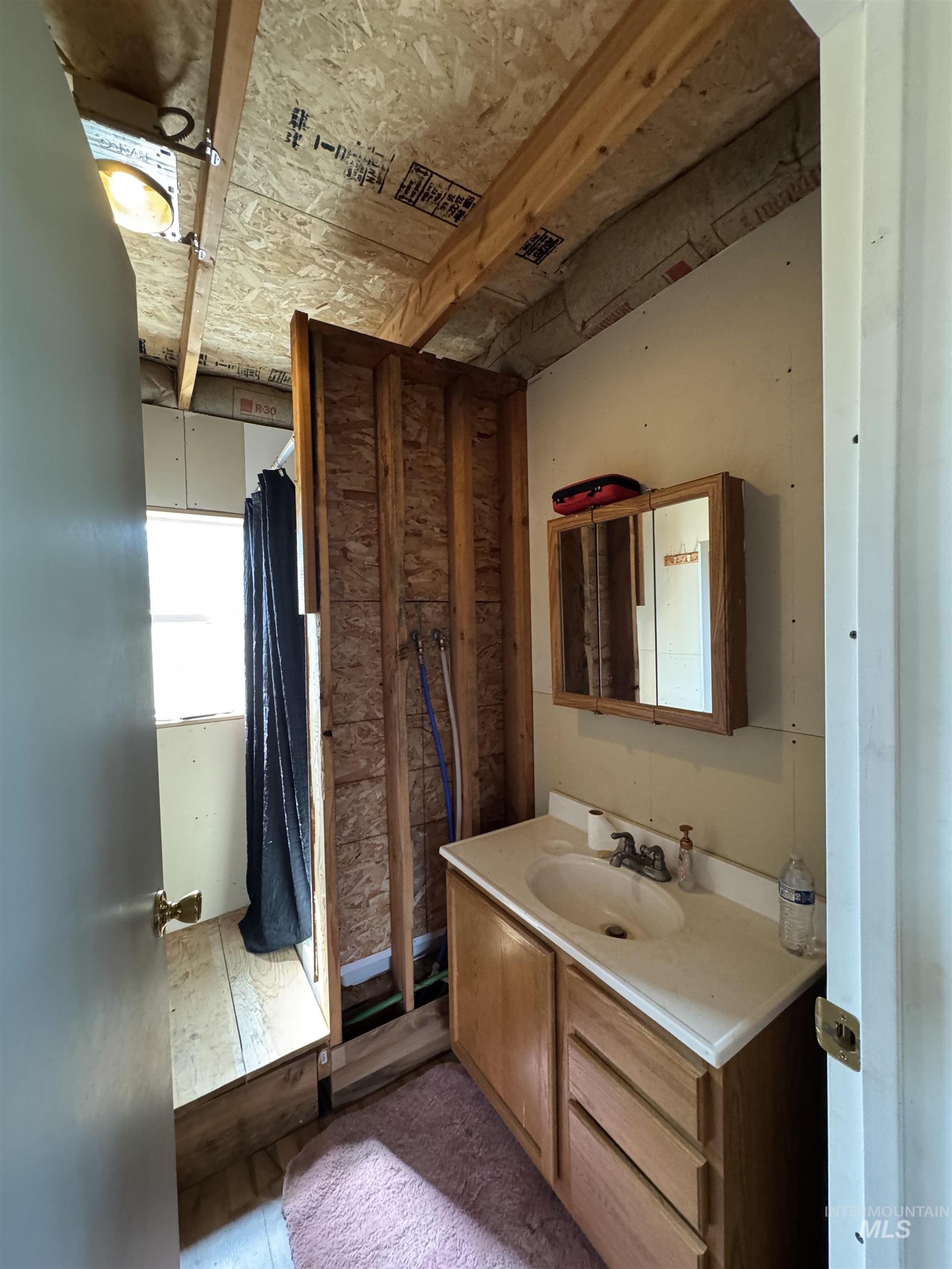 100 Rock Hill Rd Property Photo 14