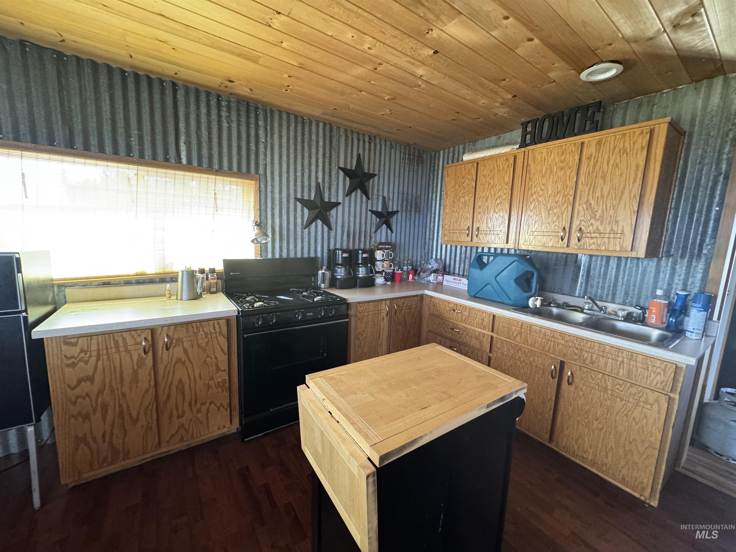 100 Rock Hill Rd Property Photo 17