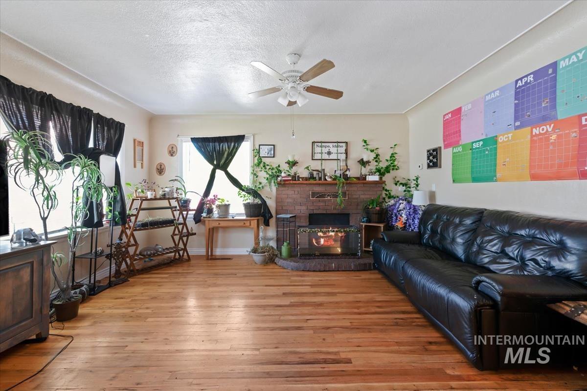 1320 S Holly Property Photo 6