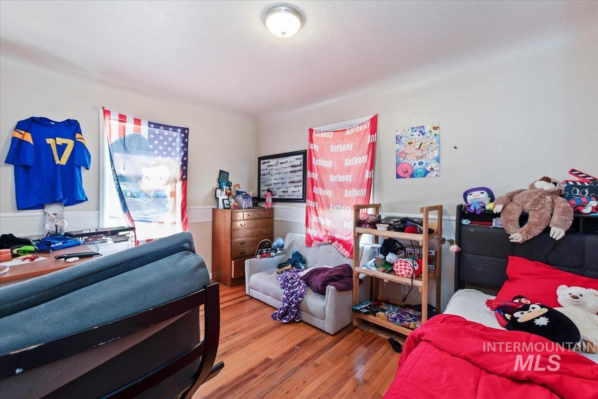 1320 S Holly Property Photo 8