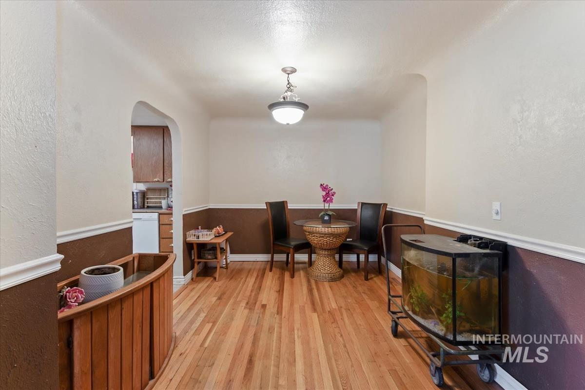 1320 S Holly Property Photo 11