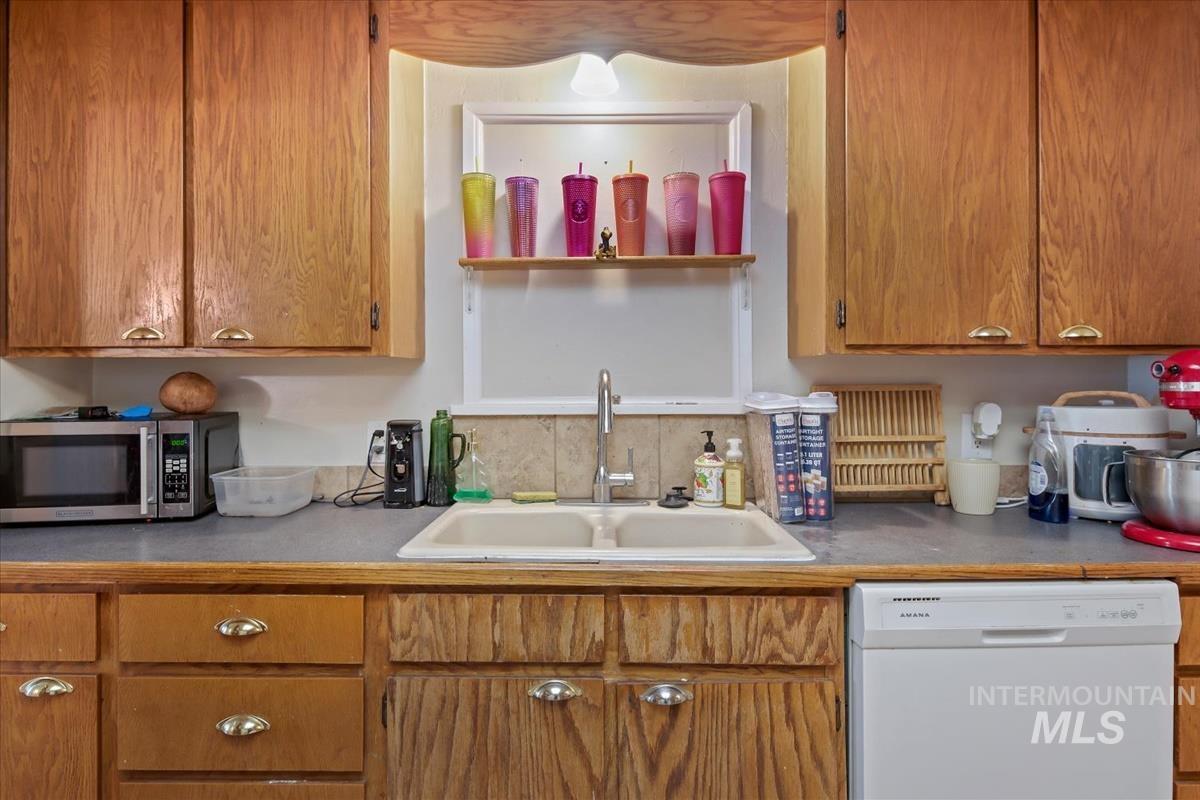 1320 S Holly Property Photo 12