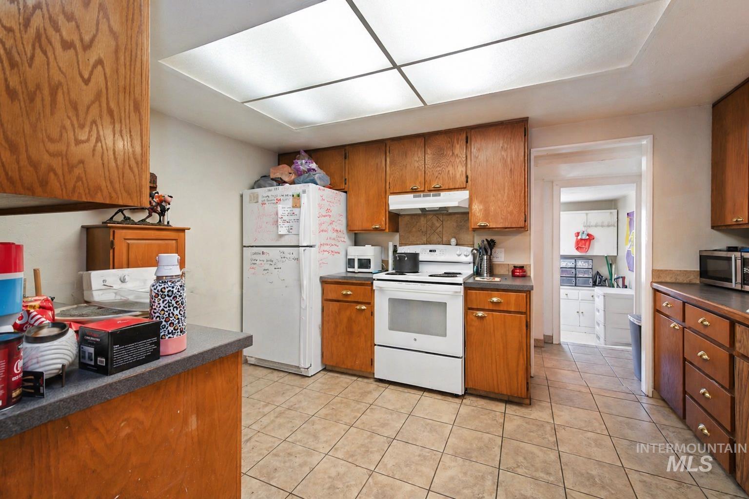 1320 S Holly Property Photo 13